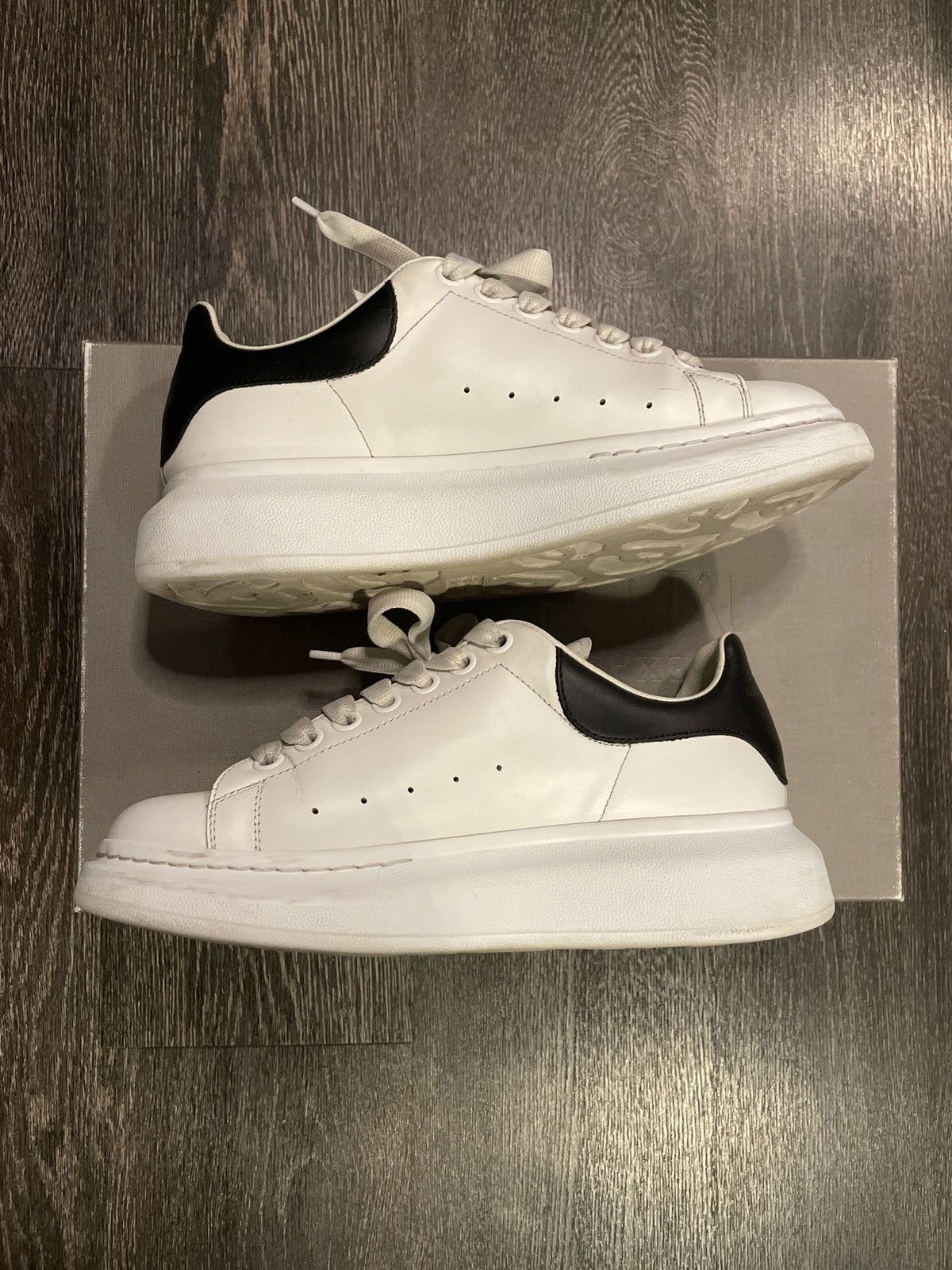 Alexander McQueen Alexander McQueen White & Black Oversized Sneakers Size US 7 / EU 40 - 7 Thumbnail