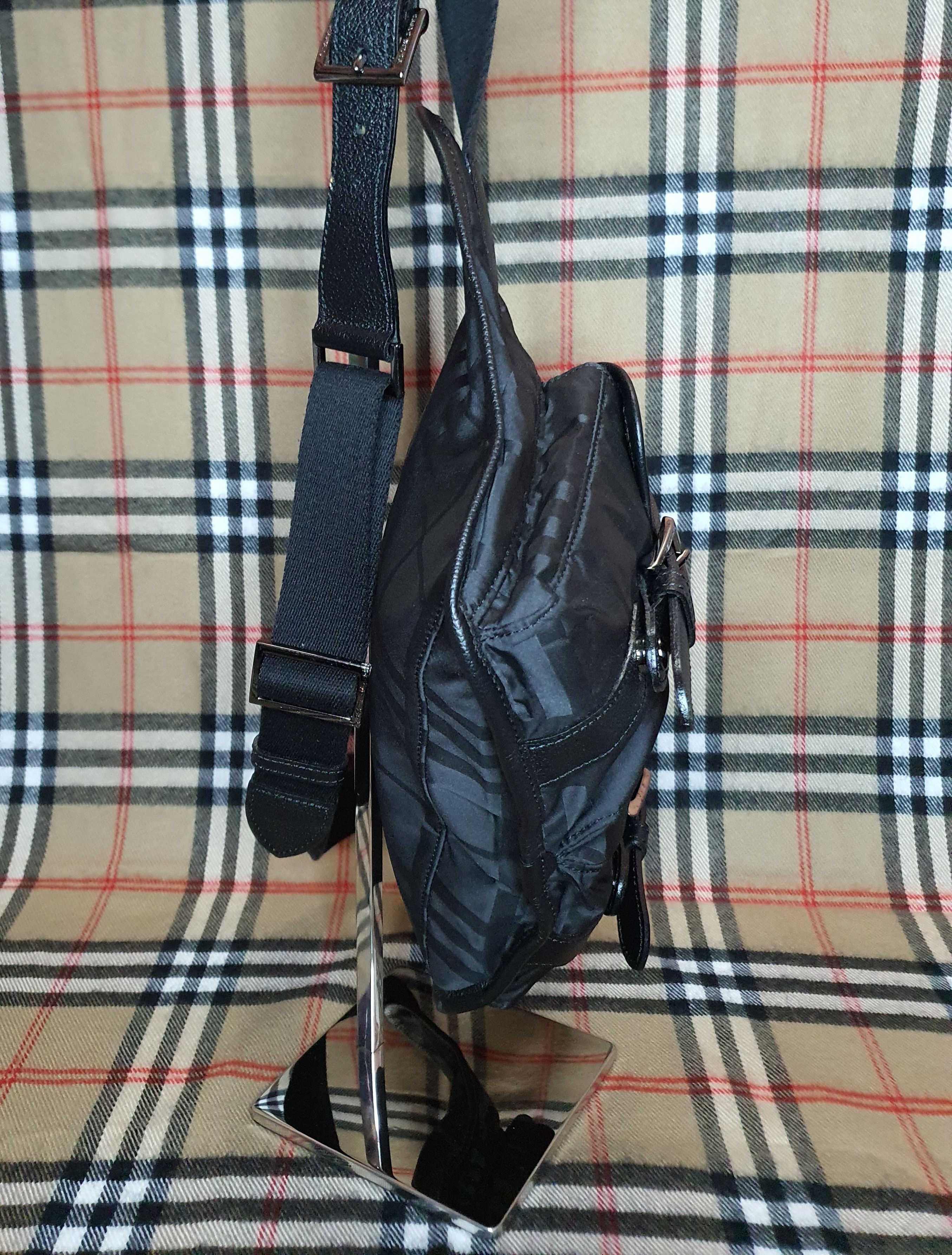 Burberry BURBERRY Black Label 2-Way Waist Bag Crossbody Bag. Size ONE SIZE - 8 Thumbnail