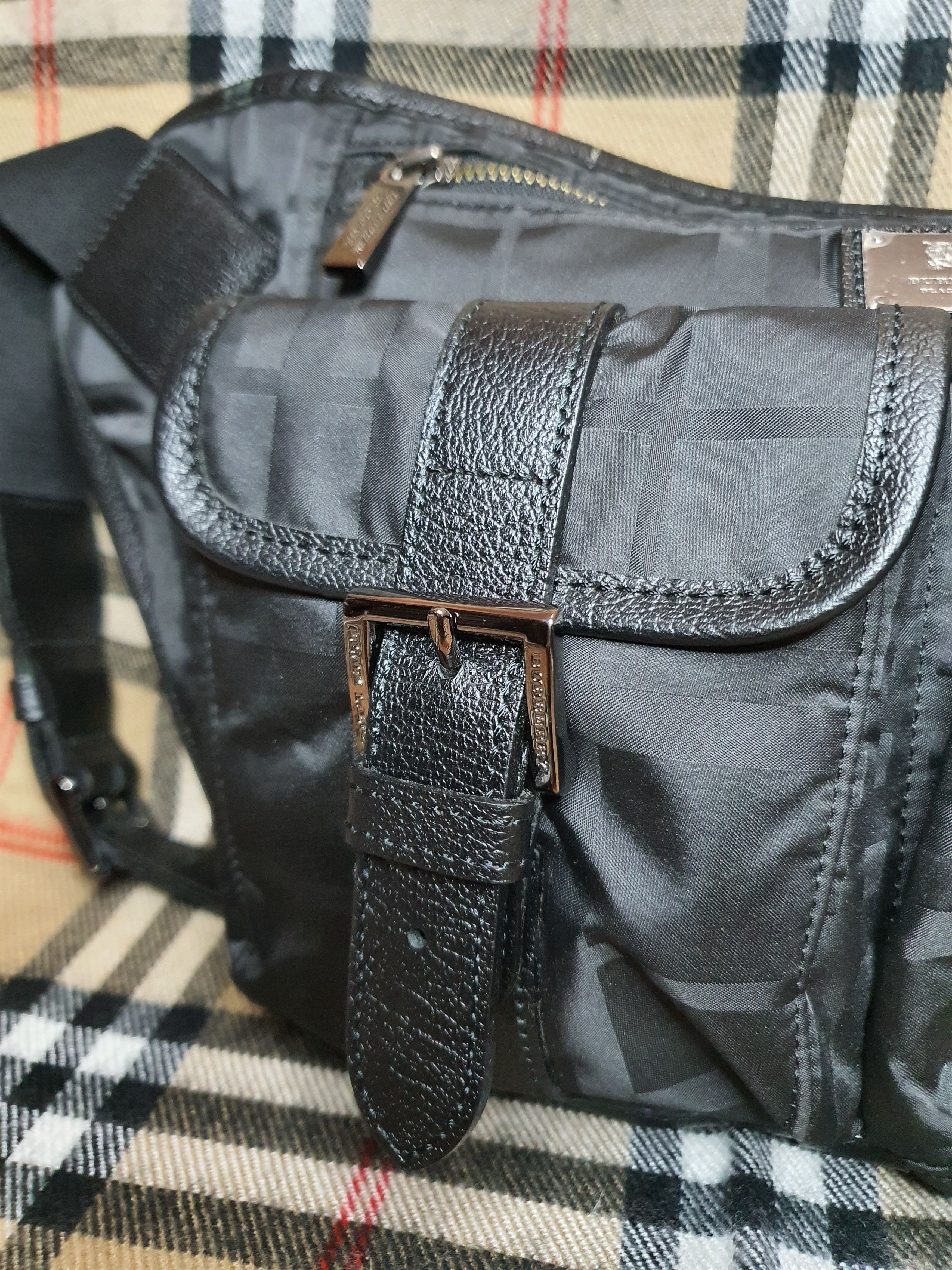 Burberry BURBERRY Black Label 2-Way Waist Bag Crossbody Bag. Size ONE SIZE - 3 Thumbnail
