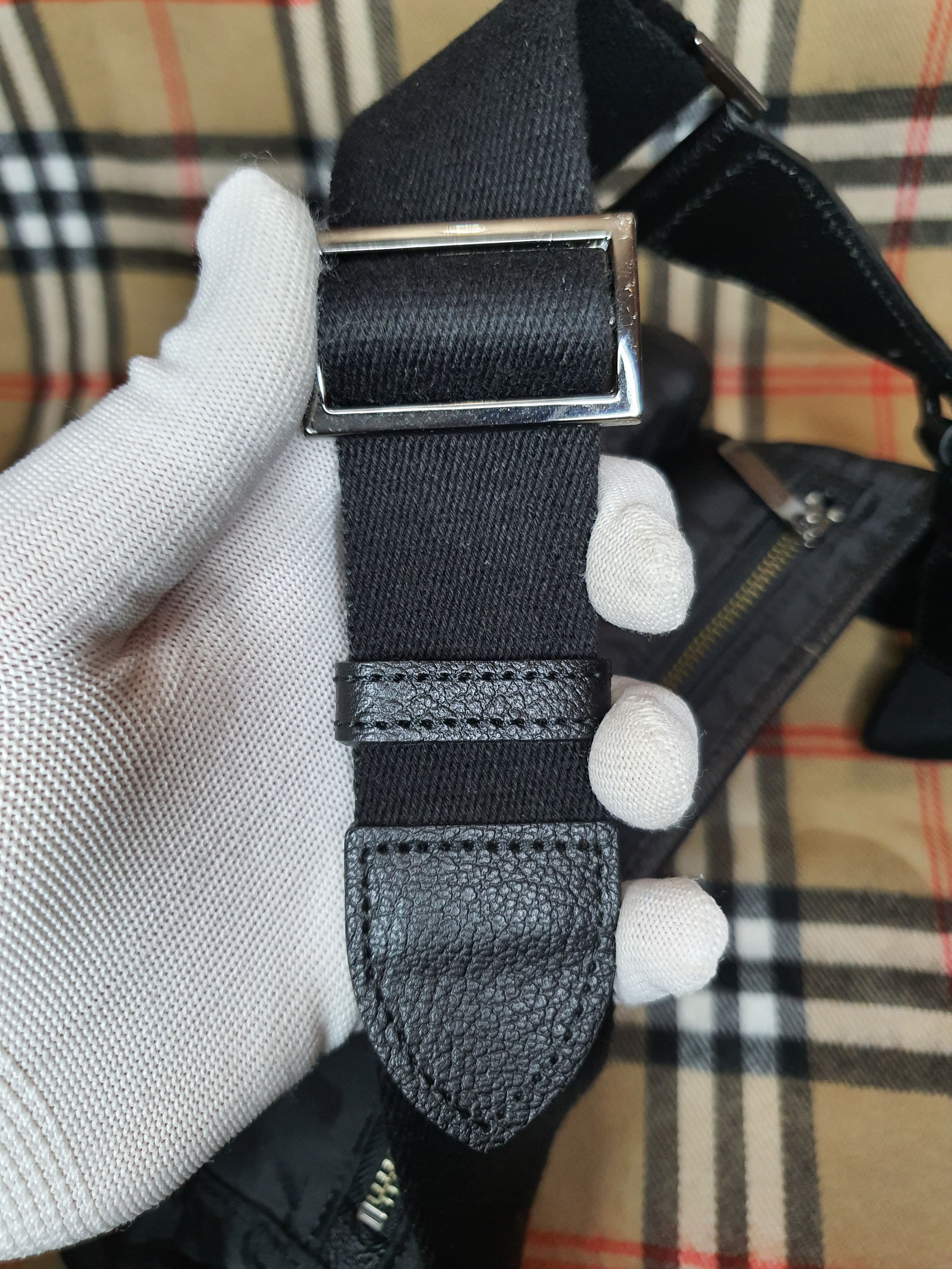 Burberry BURBERRY Black Label 2-Way Waist Bag Crossbody Bag. Size ONE SIZE - 13 Thumbnail