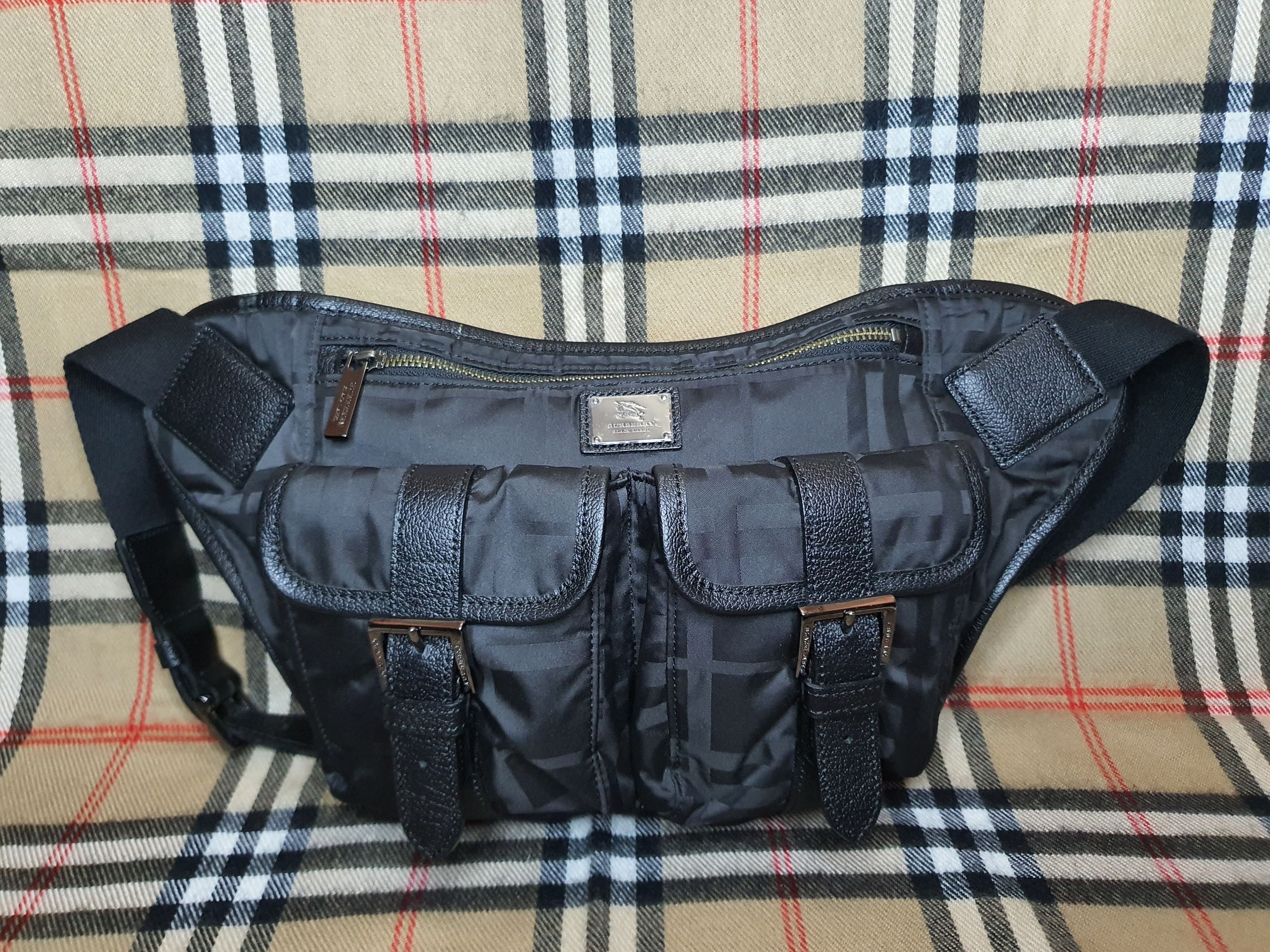 Burberry BURBERRY Black Label 2-Way Waist Bag Crossbody Bag. Size ONE SIZE - 1 Thumbnail