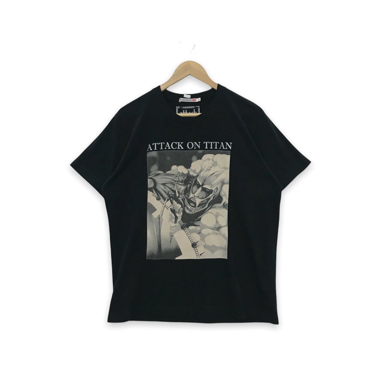 Anime Uniqlo X Attack On Titan Anime Tshirt Size US L / EU 52-54 / 3 - 1 Thumbnail