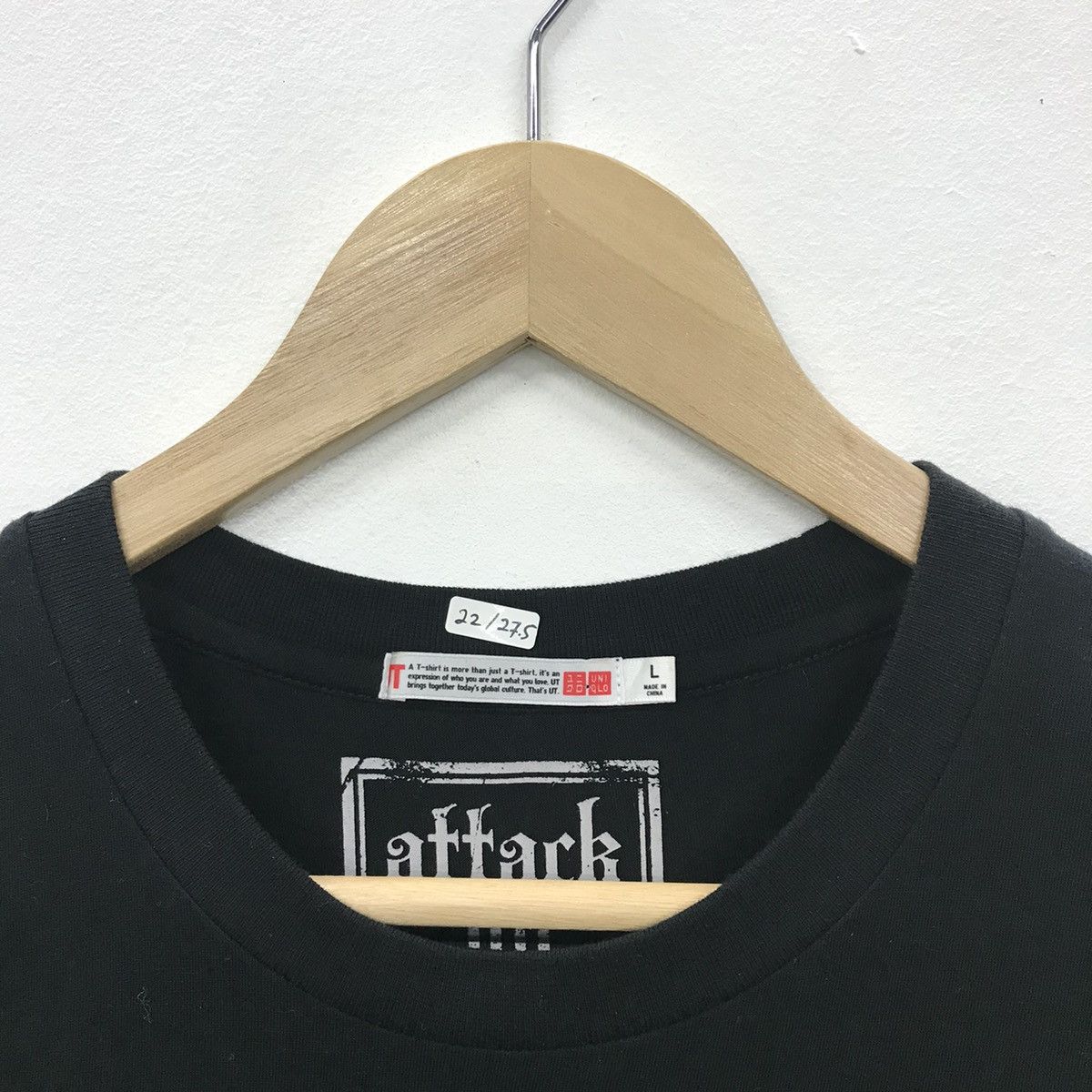 Anime Uniqlo X Attack On Titan Anime Tshirt Size US L / EU 52-54 / 3 - 6 Thumbnail