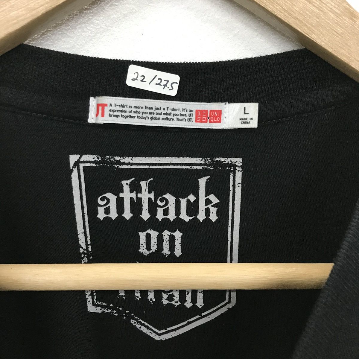 Anime Uniqlo X Attack On Titan Anime Tshirt Size US L / EU 52-54 / 3 - 7 Thumbnail