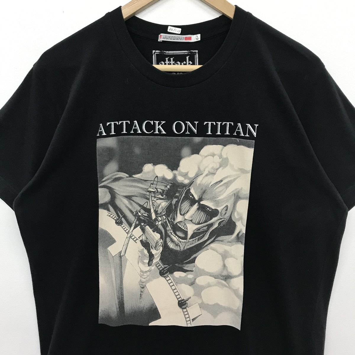 Anime Uniqlo X Attack On Titan Anime Tshirt Size US L / EU 52-54 / 3 - 3 Thumbnail