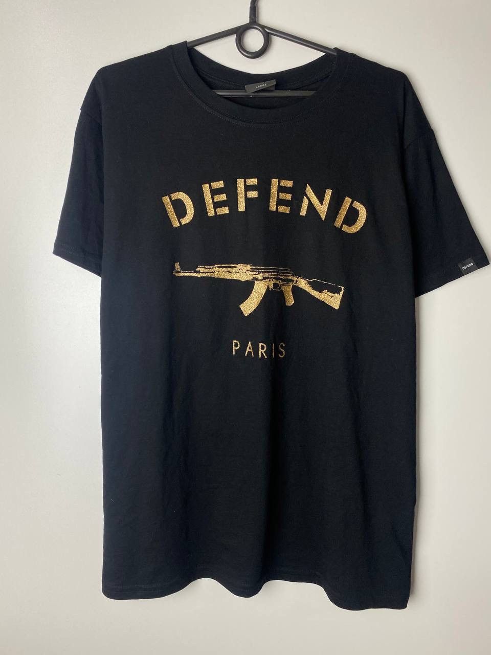 DEFEND PARIS Defend Paris t-shirt size L Size US L / EU 52-54 / 3 - 1 Thumbnail