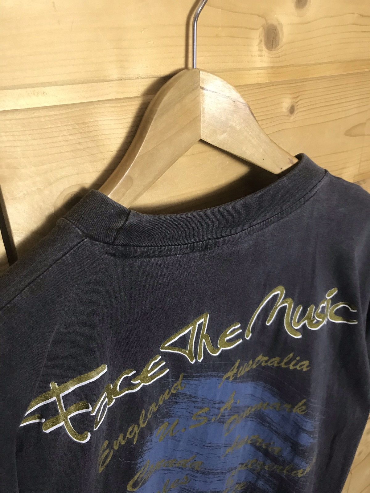 Vintage Vintage 90s Torvill Dean t-shirt Size US L / EU 52-54 / 3 - 14 Thumbnail
