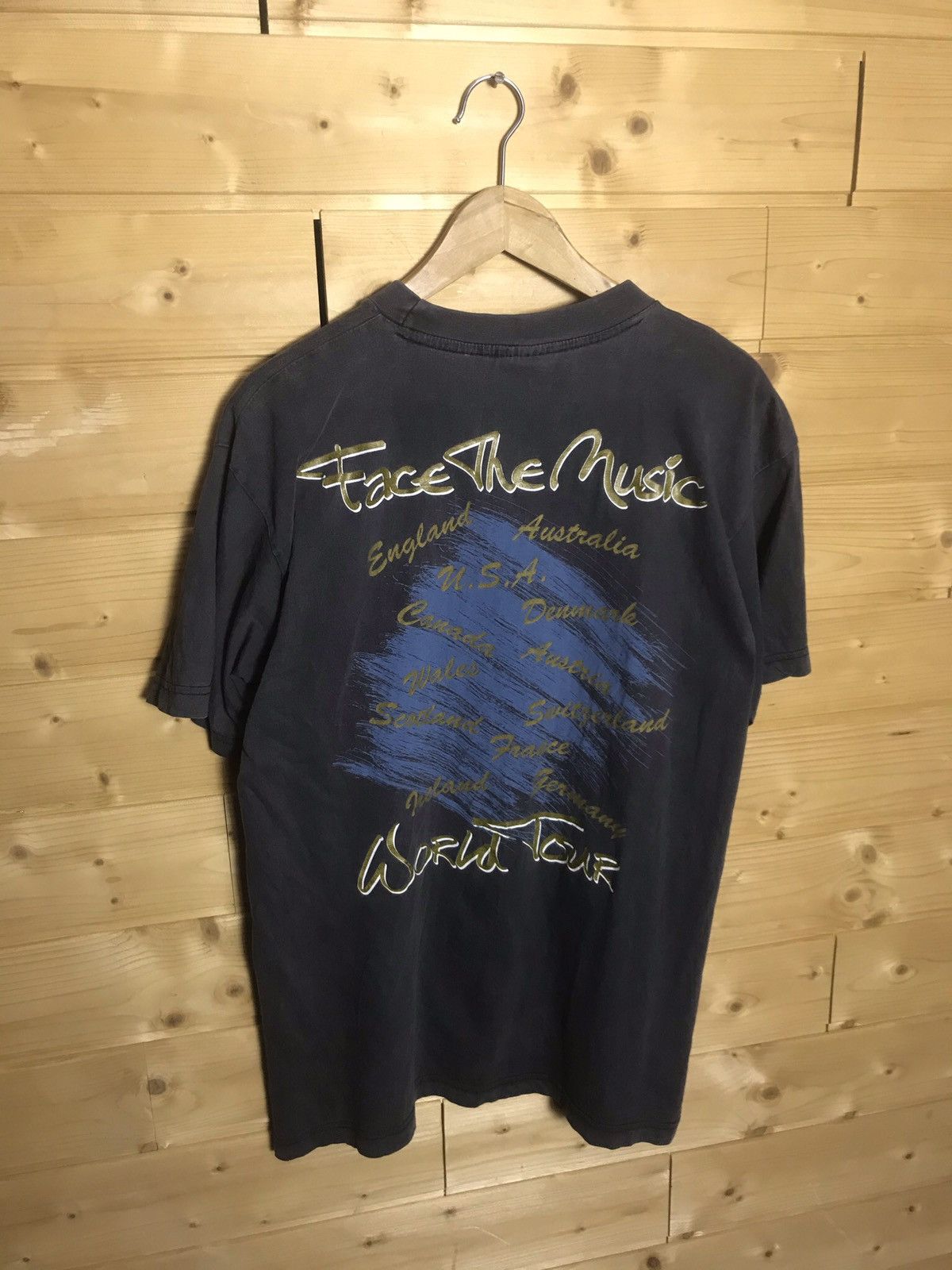 Vintage Vintage 90s Torvill Dean t-shirt Size US L / EU 52-54 / 3 - 13 Thumbnail