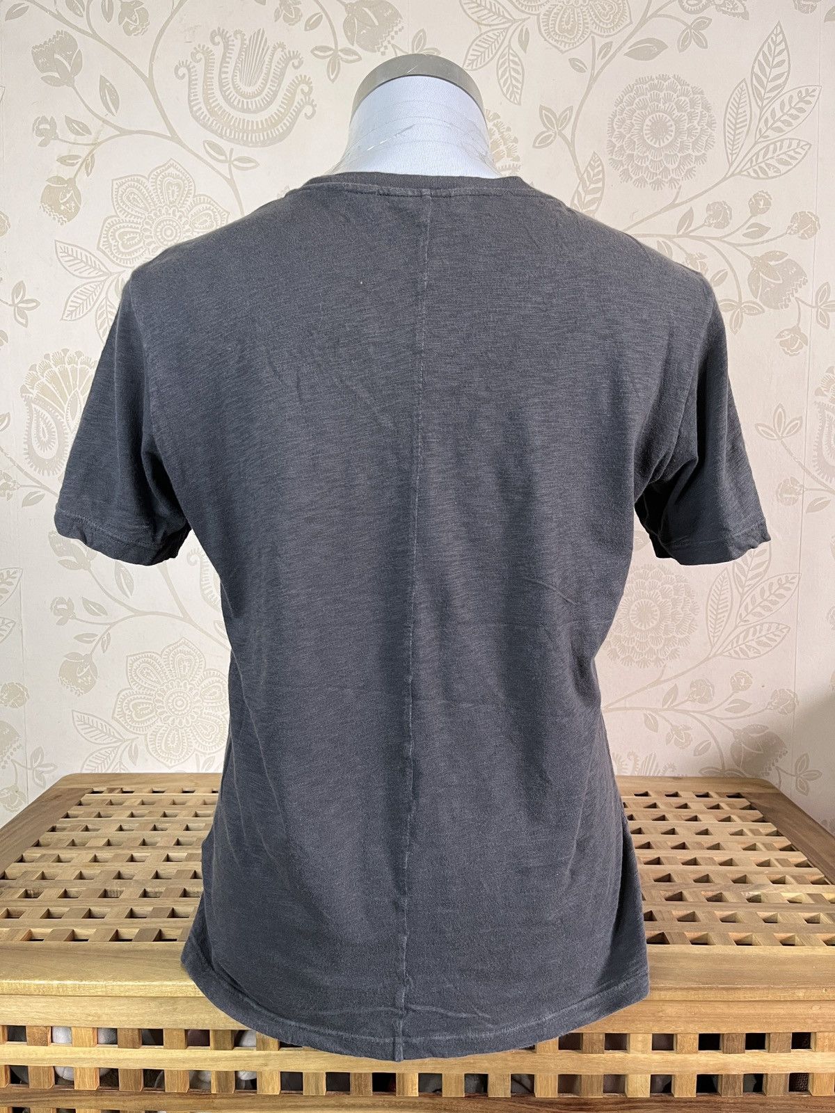 Jun Takahashi × Undercover × Uniqlo Undercover X Jun Takahashi X Uniqlo TShirt Size US M / EU 48-50 / 2 - 2 Thumbnail
