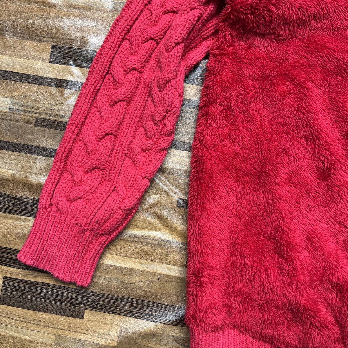Undercover × Uniqlo Undercover X Uniqlo Sweater Rare Red Colour Size US M / EU 48-50 / 2 - 14 Thumbnail