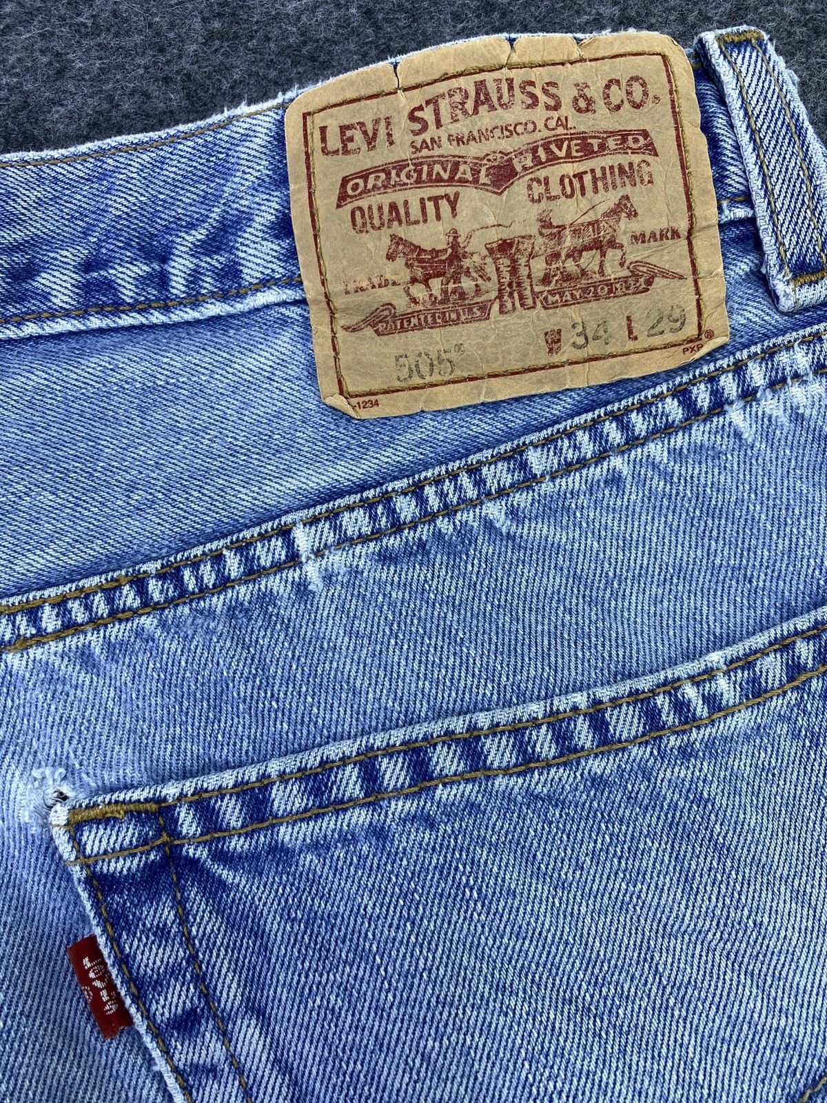 Levi's VINTAGE LEVI'S 505 BLUE WASH JEANS - J687 Size US 34 / EU 50 - 7 Thumbnail