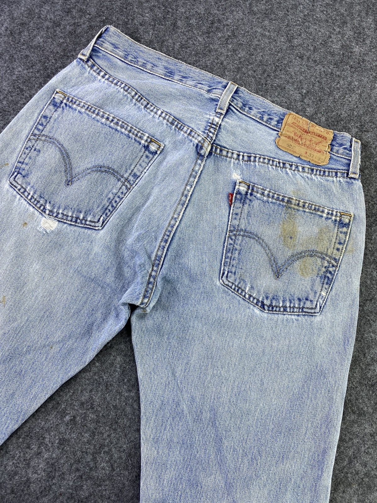 Levi's VINTAGE LEVI'S 501 DISTRESS BLUE WASH JEANS - J690 Size US 32 / EU 48 - 14 Thumbnail