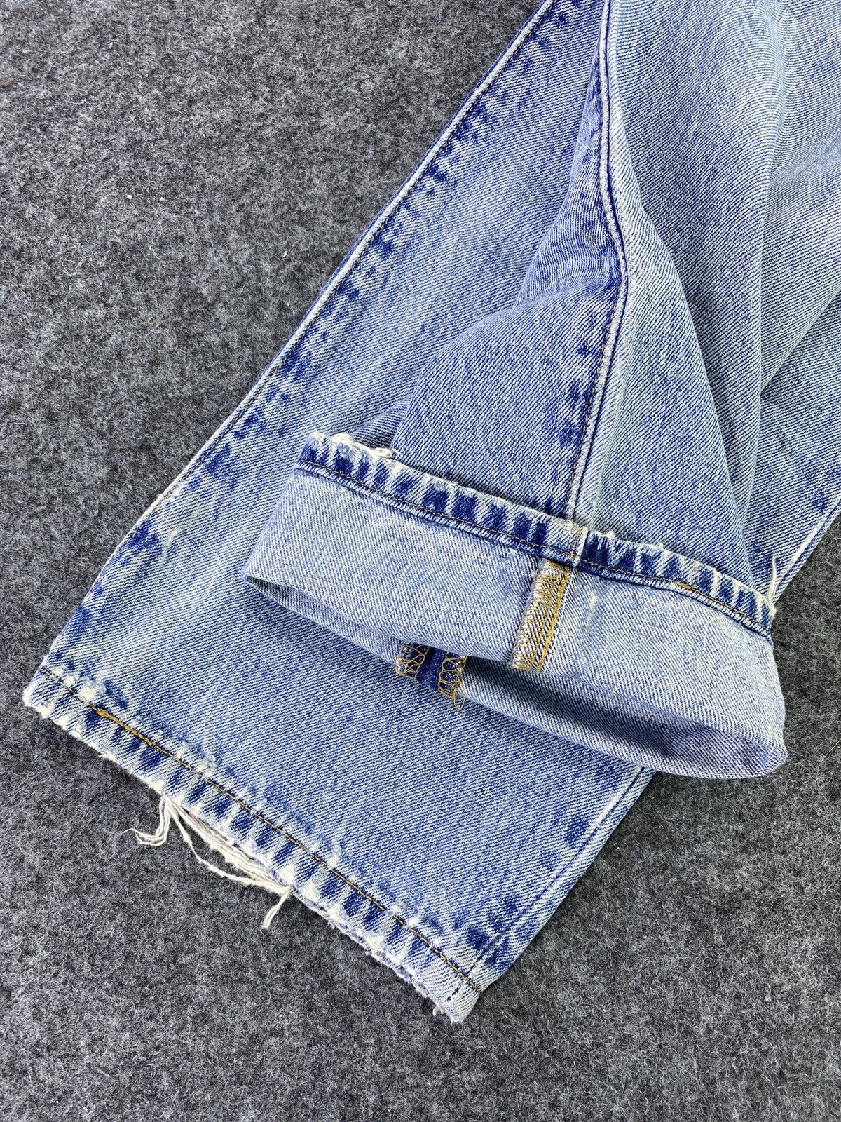 Levi's VINTAGE LEVI'S 501 DISTRESS BLUE WASH JEANS - J690 Size US 32 / EU 48 - 9 Thumbnail
