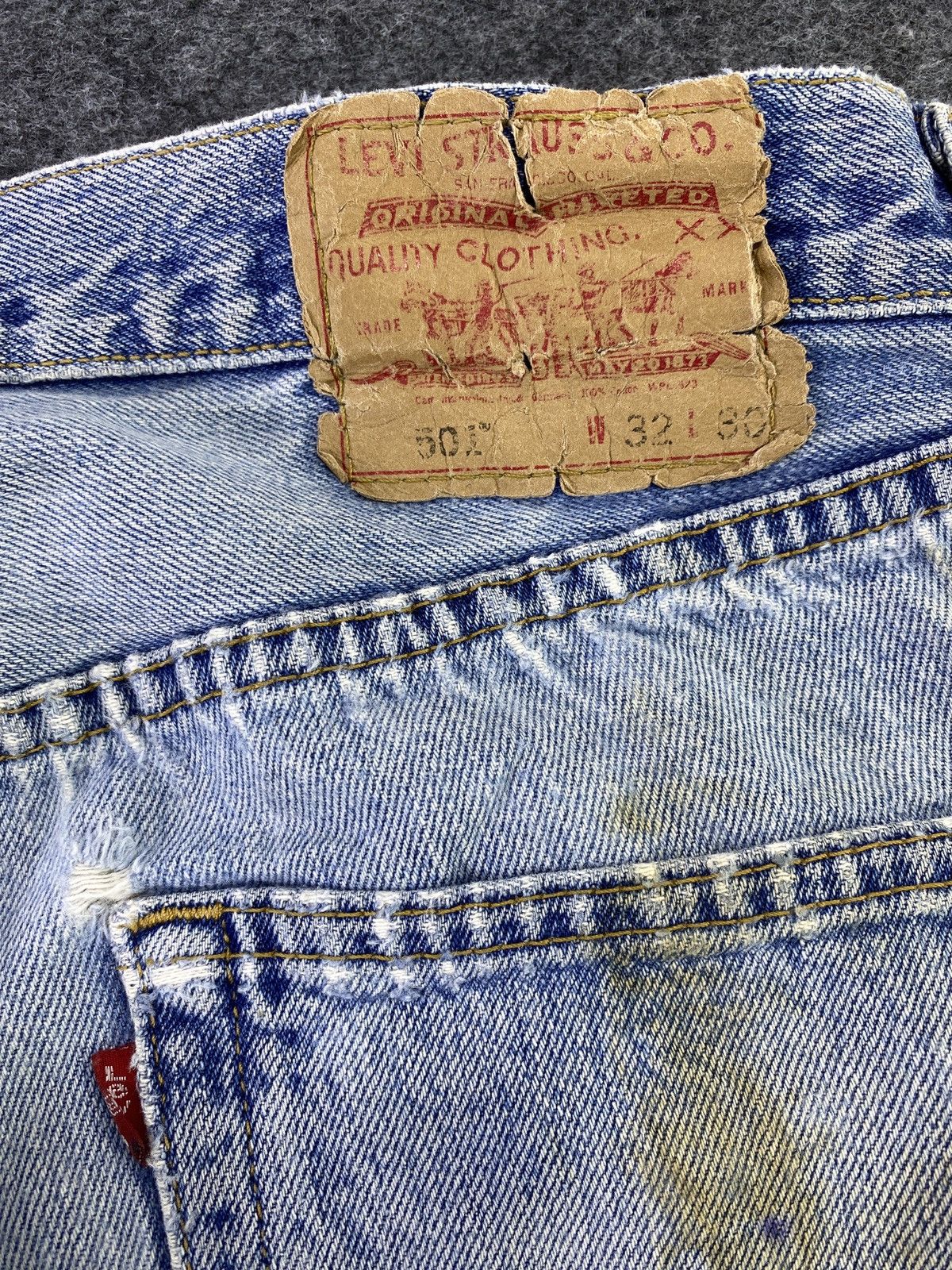 Levi's VINTAGE LEVI'S 501 DISTRESS BLUE WASH JEANS - J690 Size US 32 / EU 48 - 11 Thumbnail
