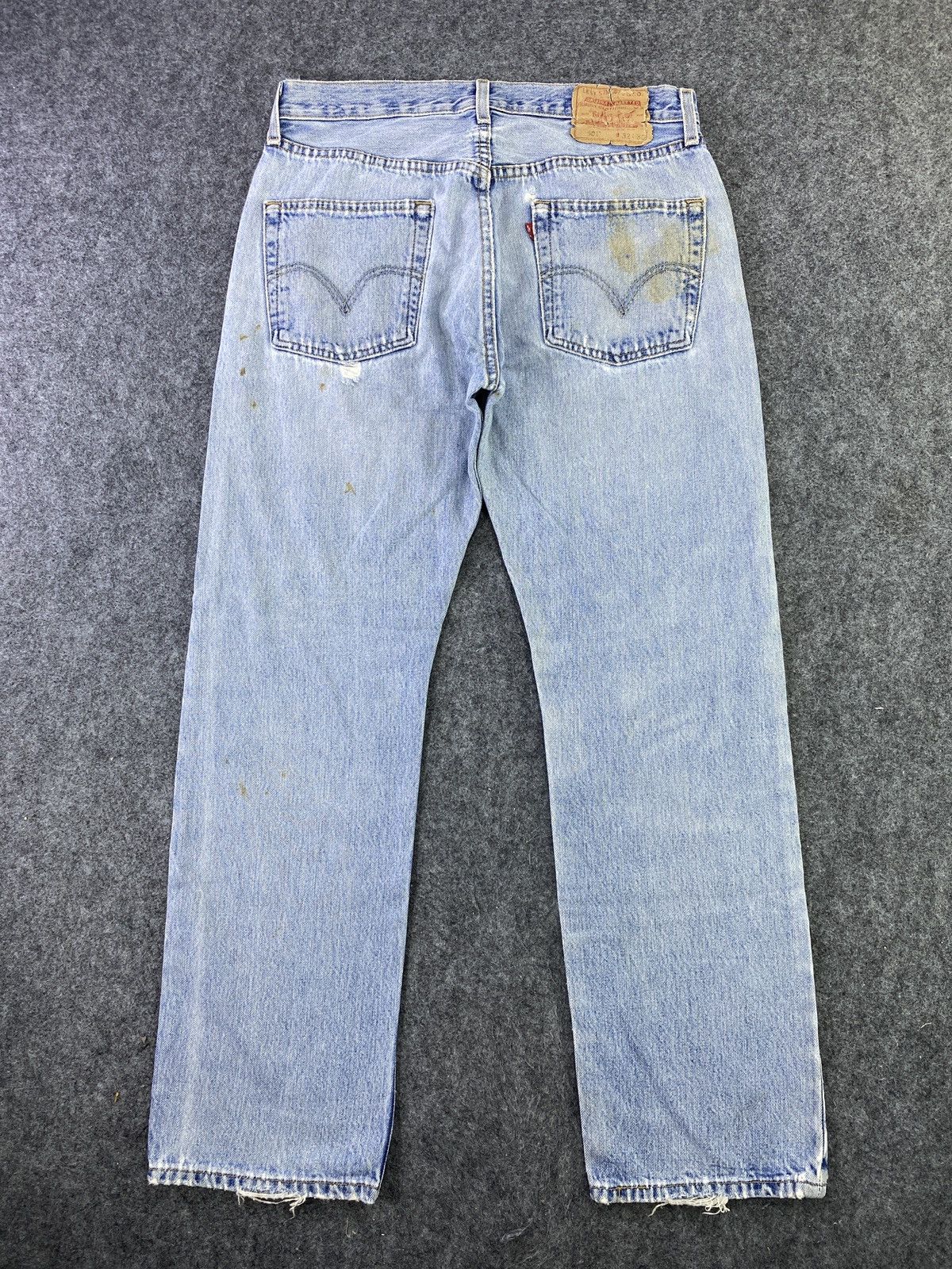 Levi's VINTAGE LEVI'S 501 DISTRESS BLUE WASH JEANS - J690 Size US 32 / EU 48 - 2 Thumbnail