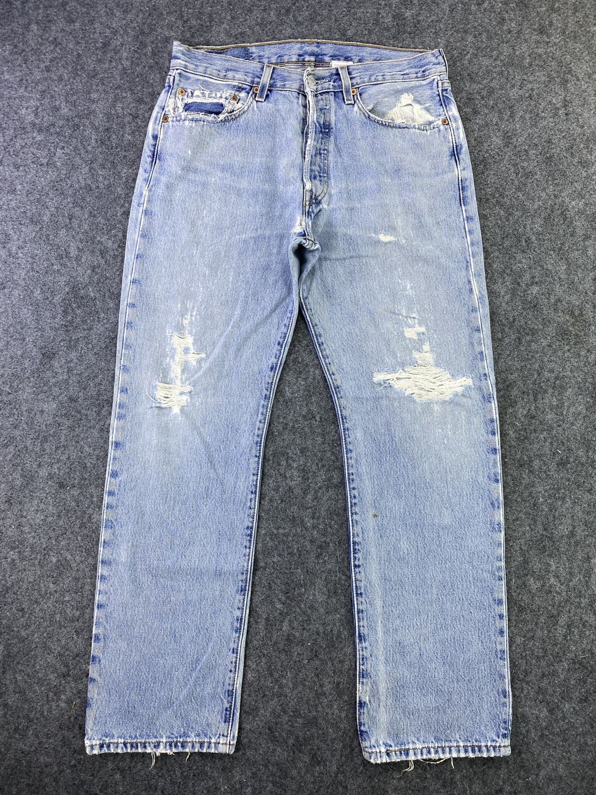 VINTAGE LEVI'S 501 DISTRESS BLUE WASH JEANS - J690