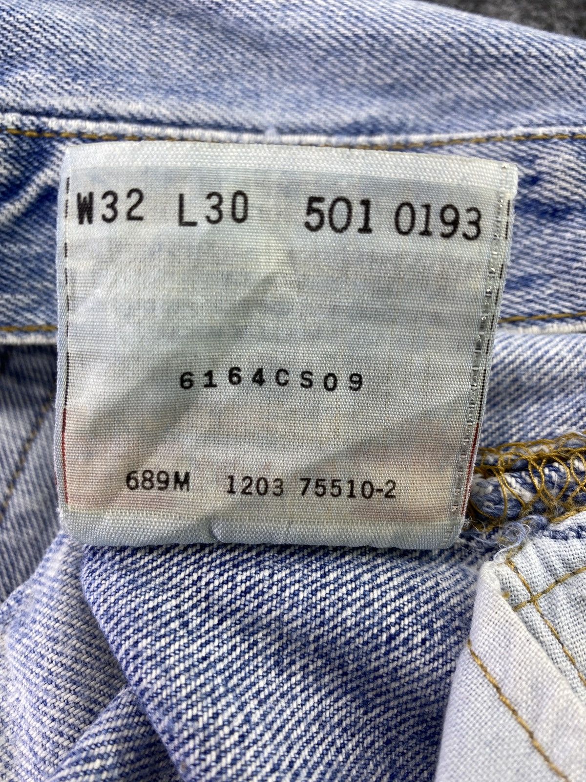 Levi's VINTAGE LEVI'S 501 DISTRESS BLUE WASH JEANS - J690 Size US 32 / EU 48 - 8 Thumbnail