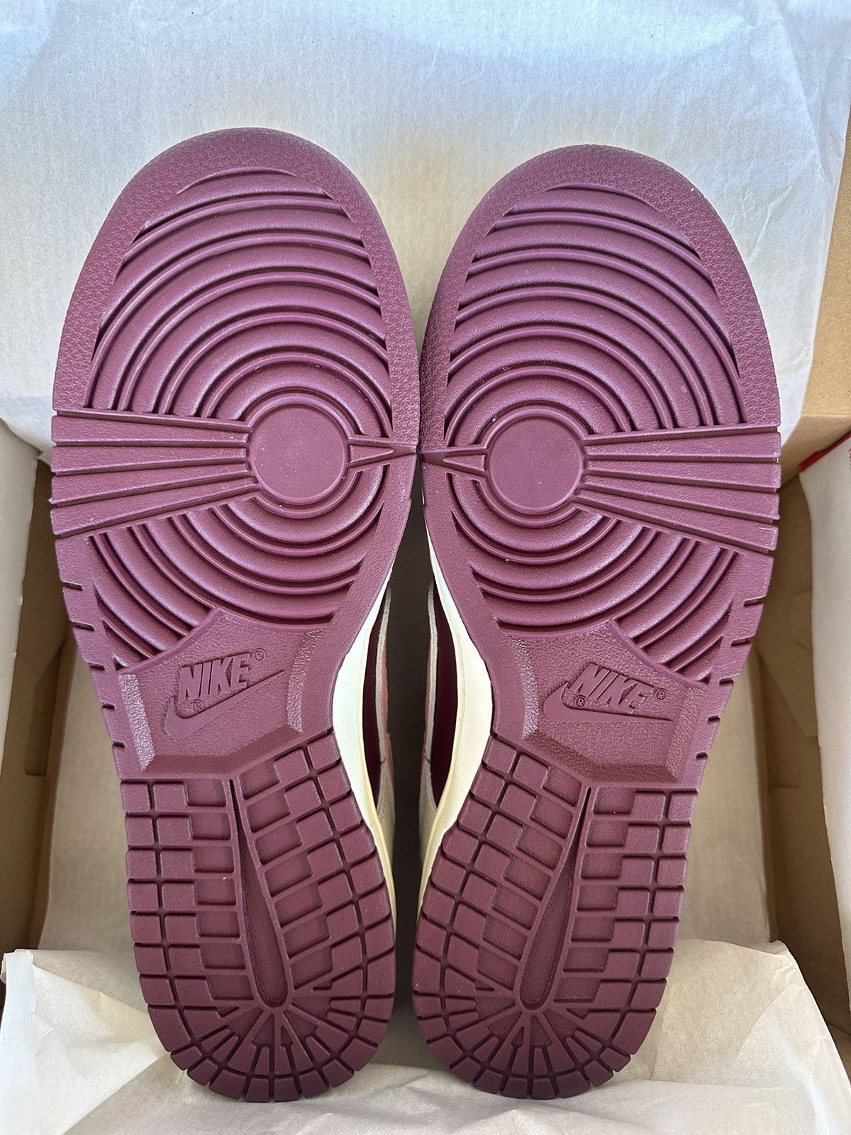 Nike Nike Dunk Low Valentine’s Day Size US 11 / EU 44 - 4 Thumbnail