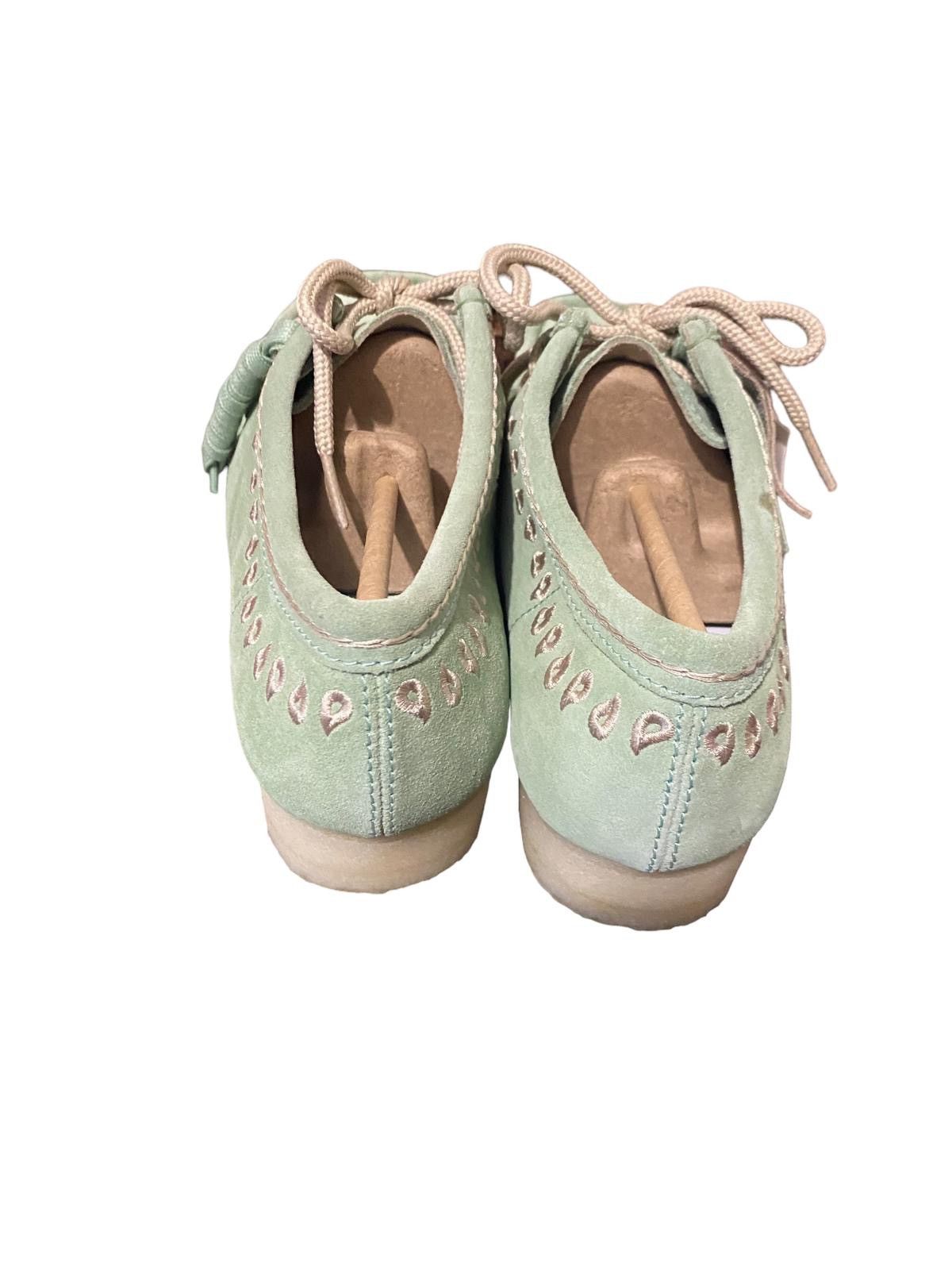 Clarks CLARKS WALLABEE WOMEN SIZE 10.5 COLOR GREEN EMBROIDERY Size US 10.5 / EU 43-44 - 6 Thumbnail