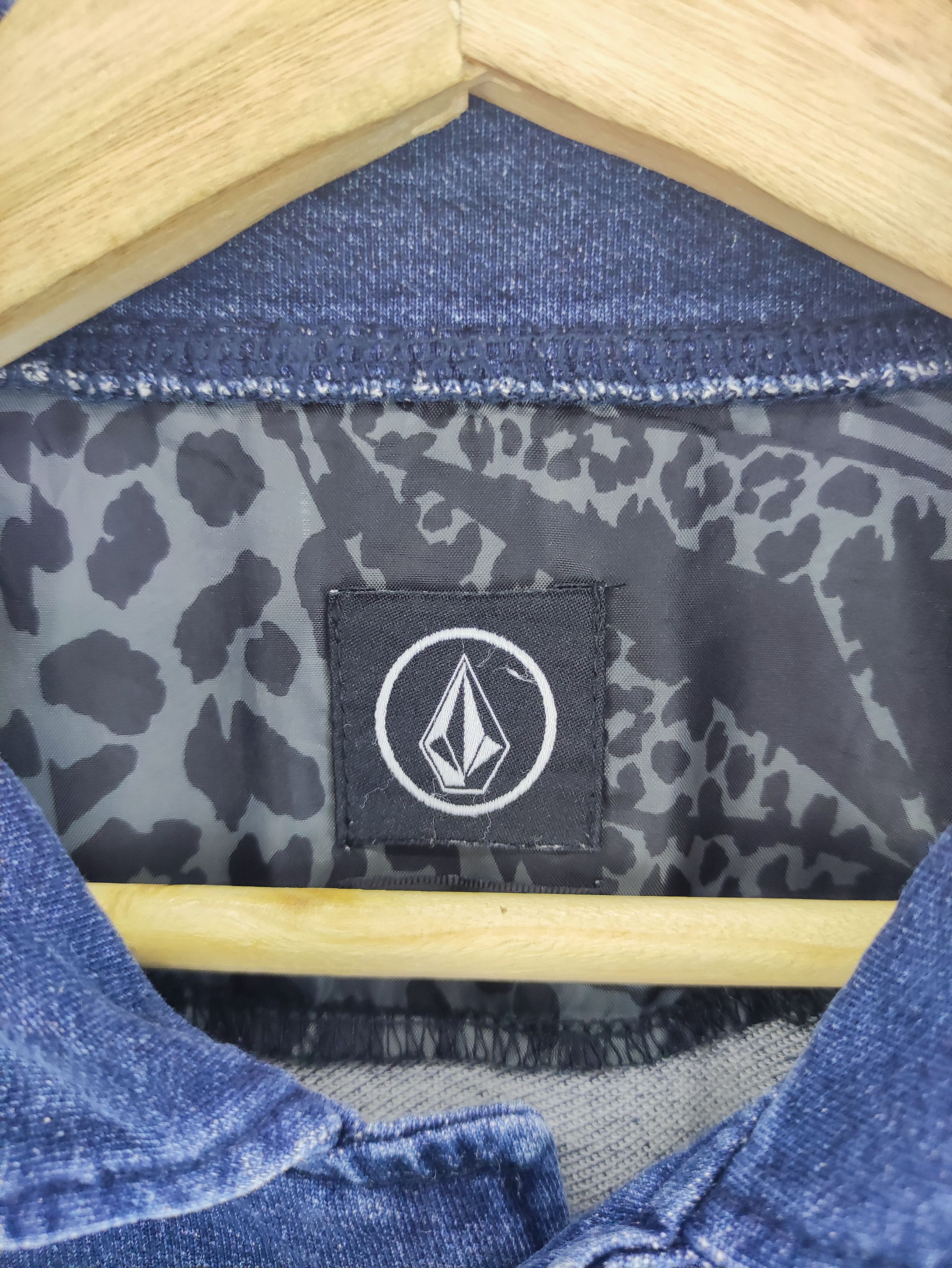 Vintage Volcom Light Jacket Snap Button