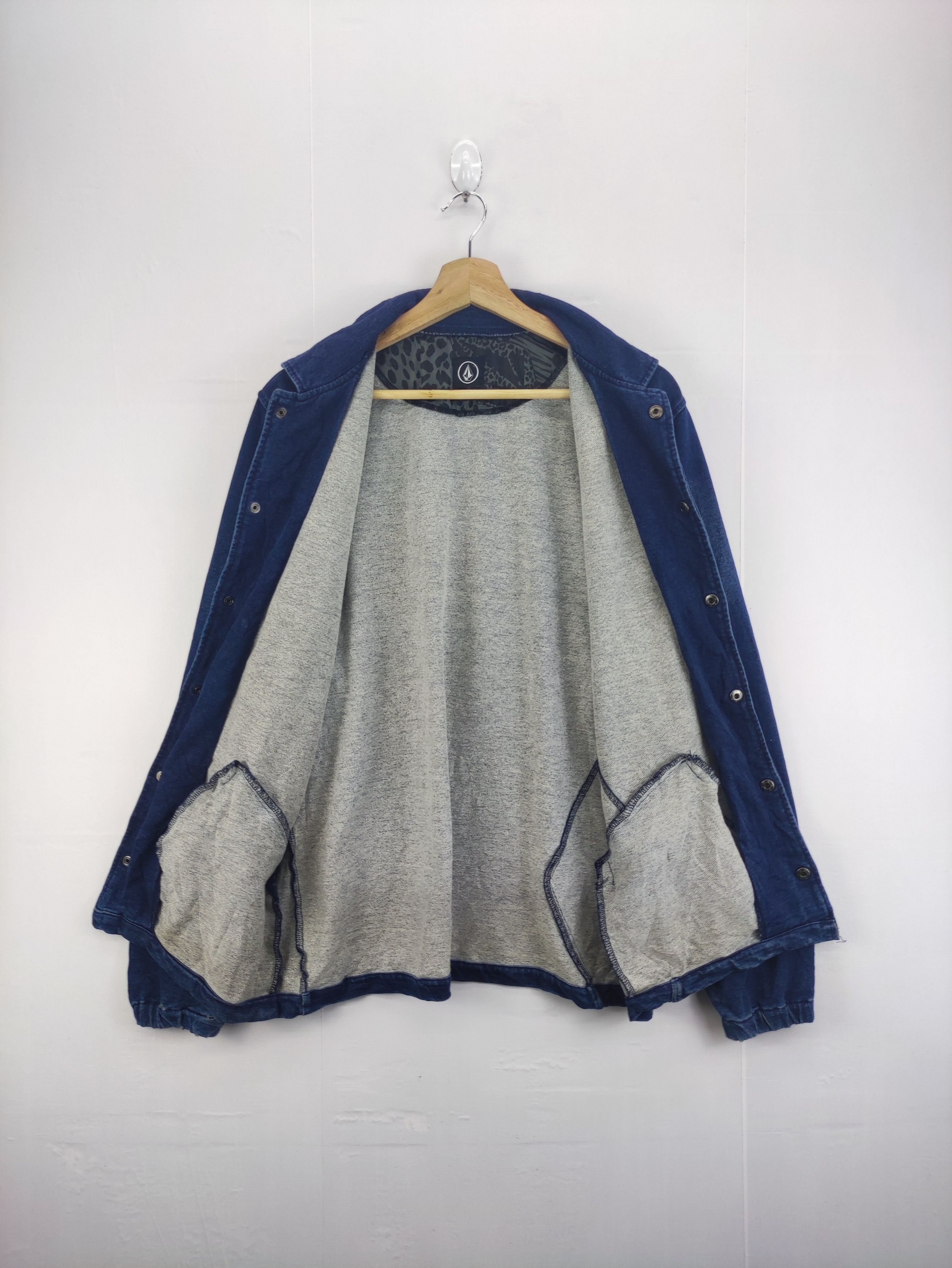 Vintage Volcom Light Jacket Snap Button