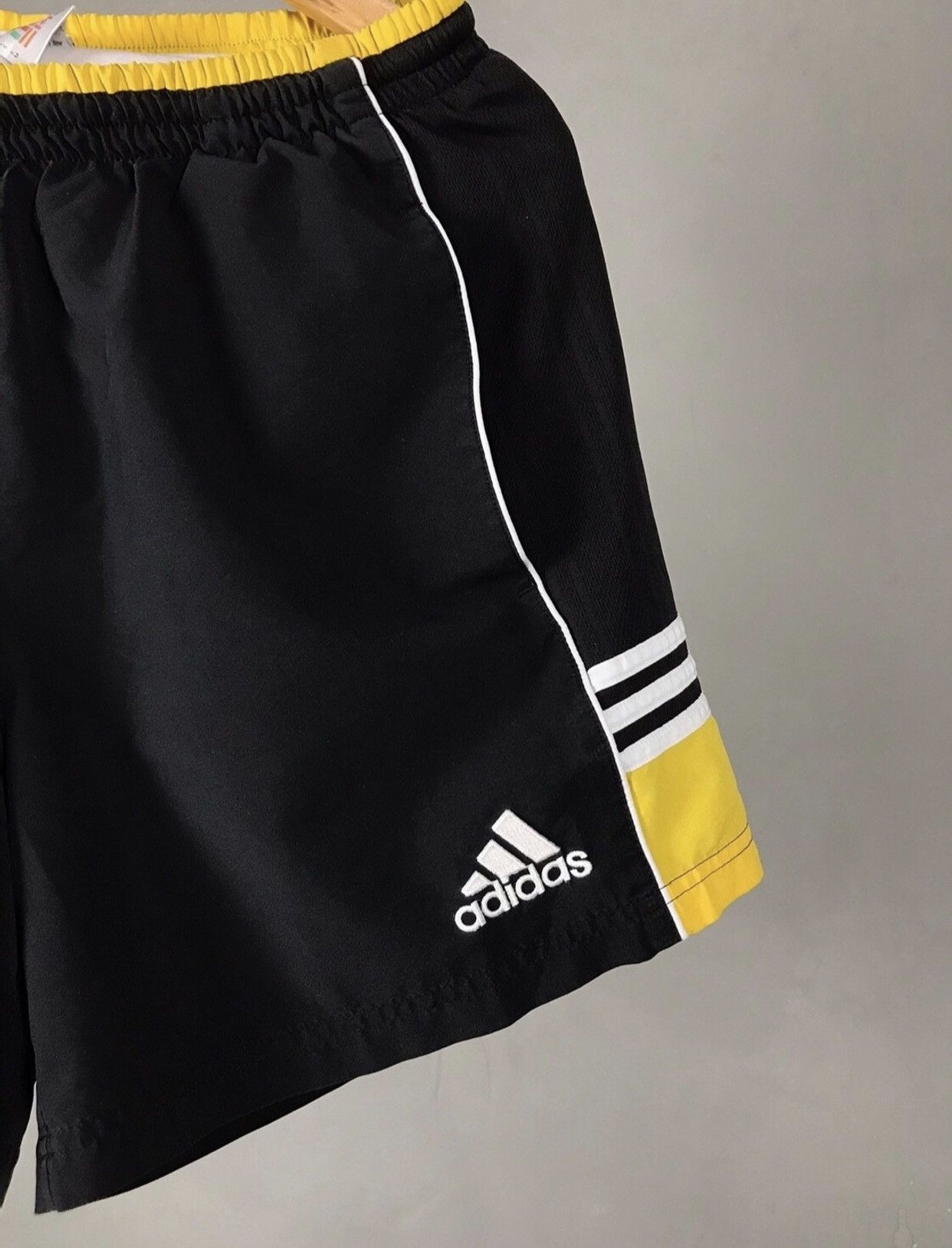 Adidas Adidas Vintage Shorts Size US 32 / EU 48 - 2 Thumbnail