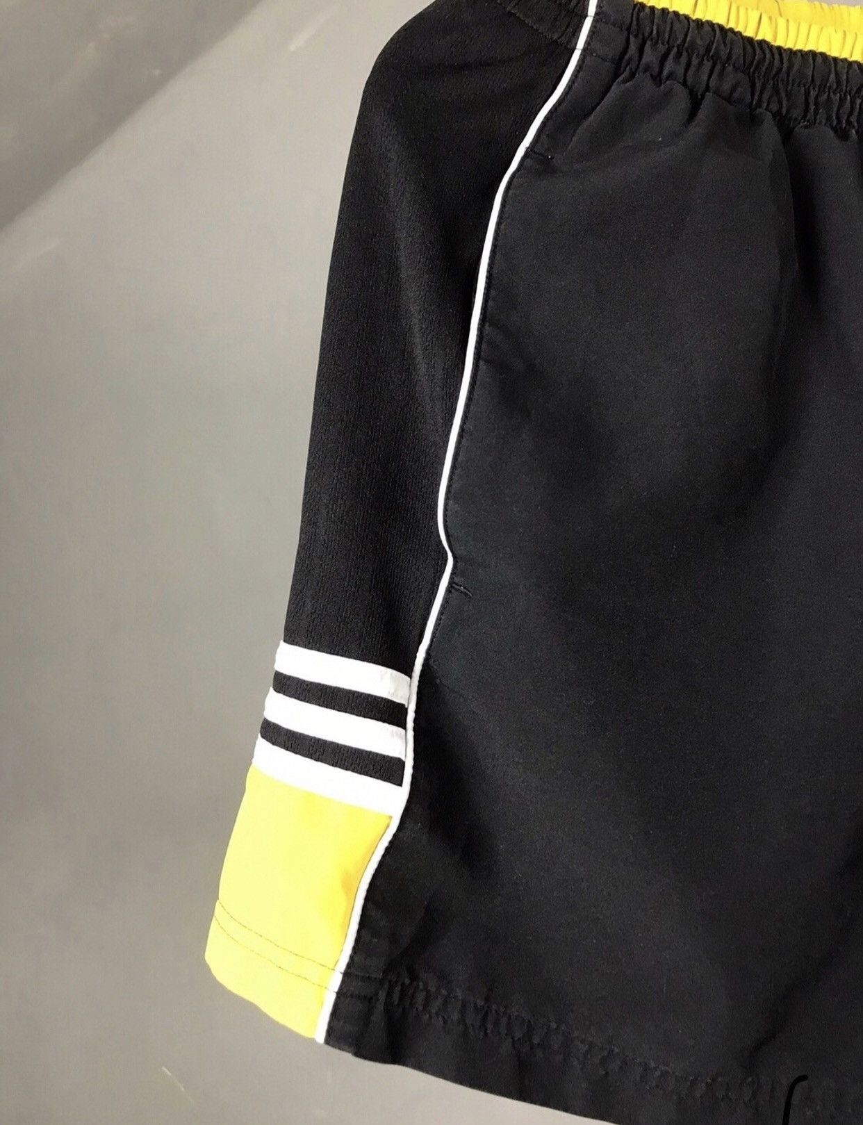 Adidas Adidas Vintage Shorts Size US 32 / EU 48 - 3 Thumbnail