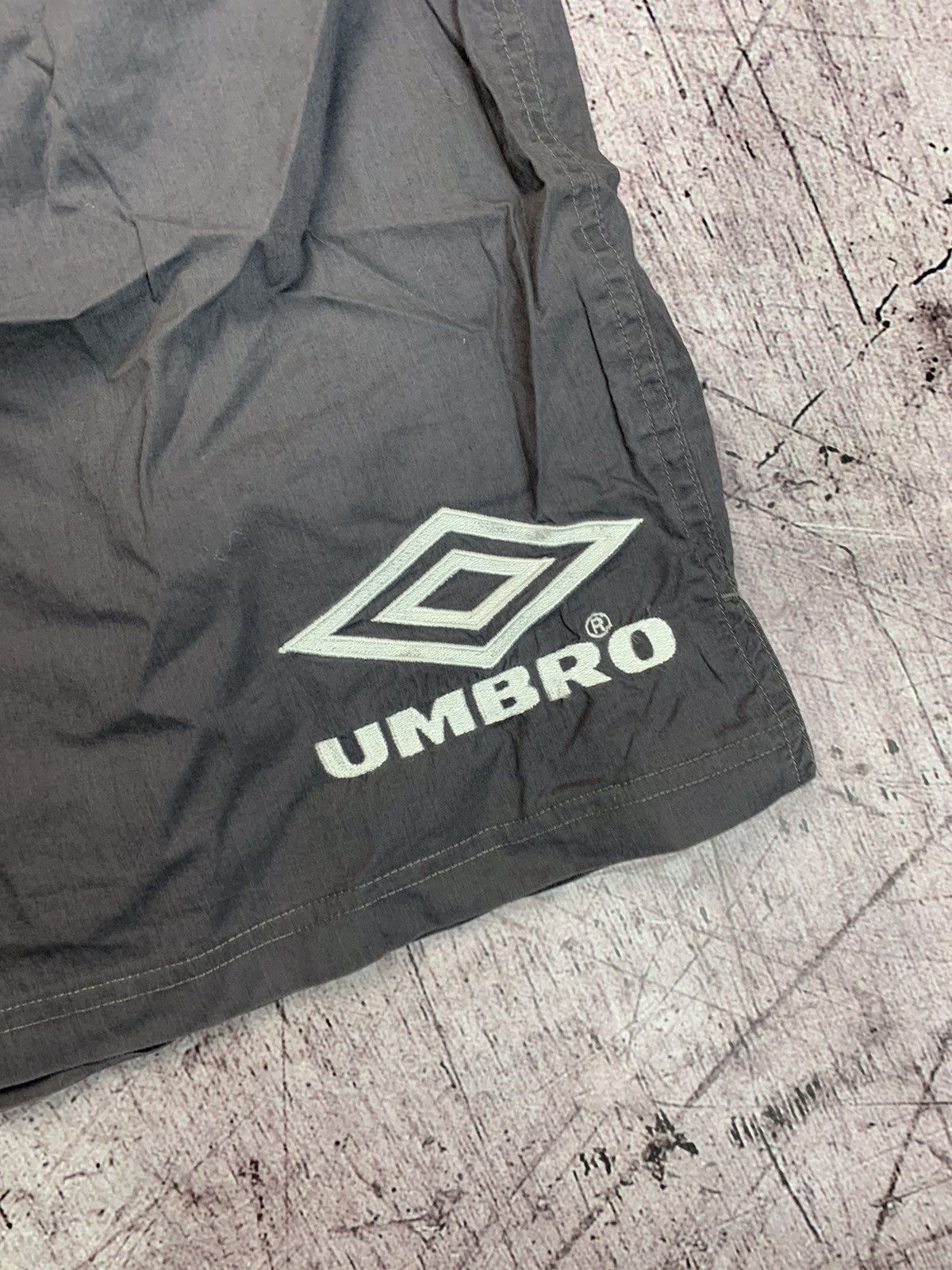 Umbro × Vintage Umbro Vintage Mens Nylon Shorts Size US 38 / EU 54 - 3 Thumbnail
