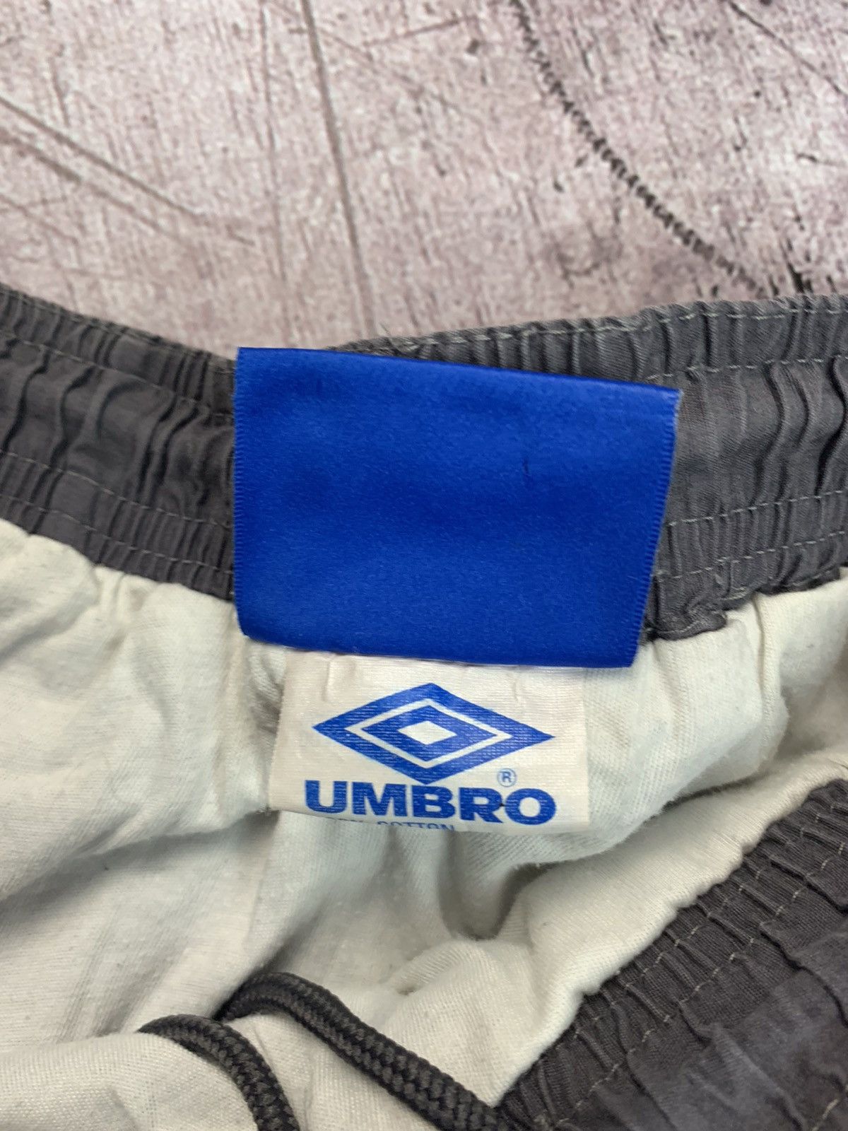 Umbro × Vintage Umbro Vintage Mens Nylon Shorts Size US 38 / EU 54 - 4 Thumbnail