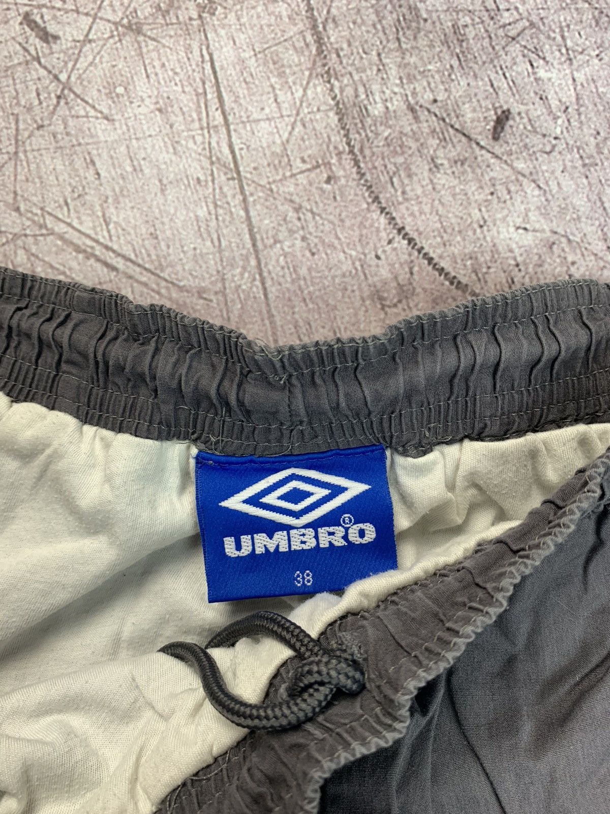 Umbro × Vintage Umbro Vintage Mens Nylon Shorts Size US 38 / EU 54 - 8 Thumbnail