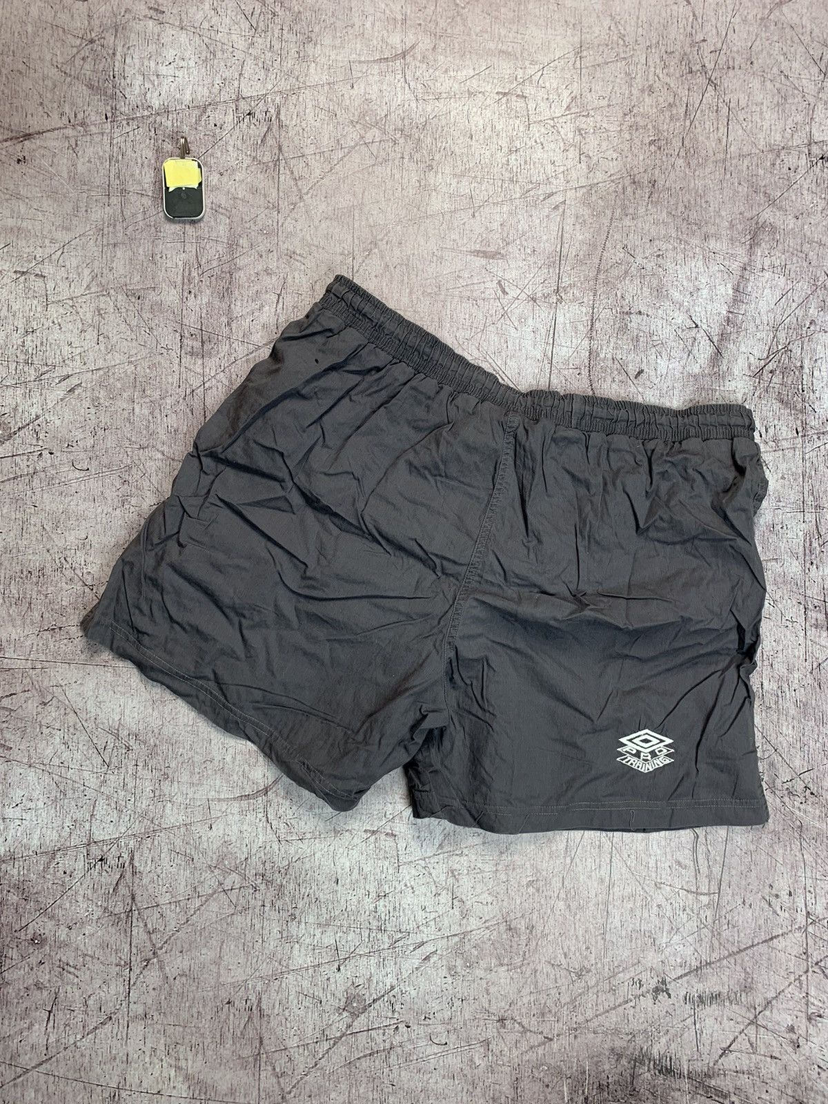 Umbro × Vintage Umbro Vintage Mens Nylon Shorts Size US 38 / EU 54 - 2 Thumbnail