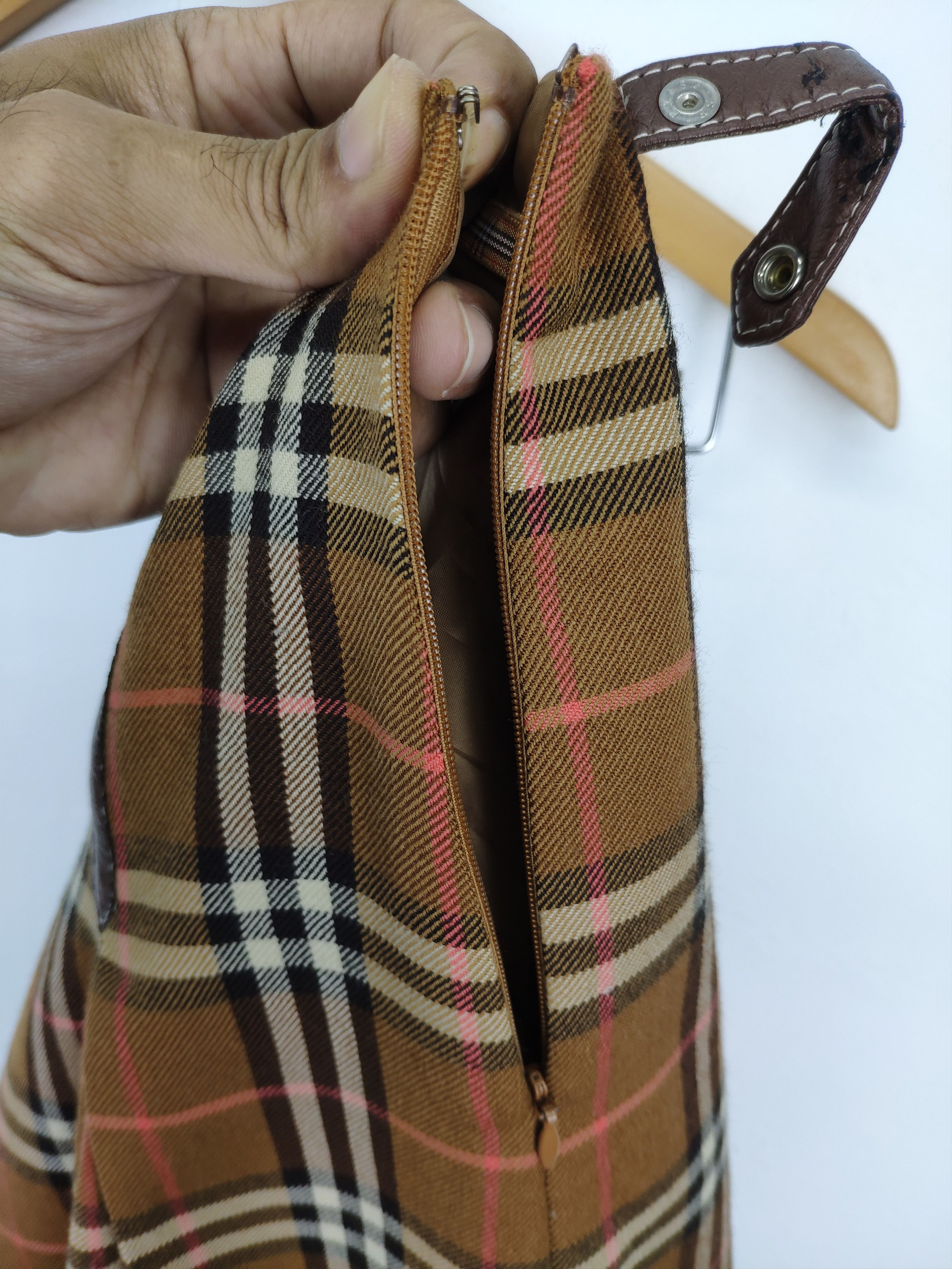 Burberry × Vintage Burberry Skirts Nova Check Wool Mini Skirt Size 27" / US 4 / IT 40 - 12 Thumbnail