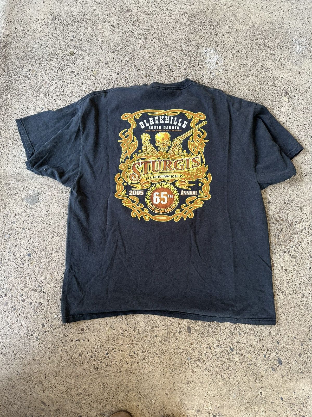 Harley Davidson 2005 Faded Sturgis Biker Rally Gold Logo Shirt Size US XL / EU 56 / 4 - 1 Thumbnail