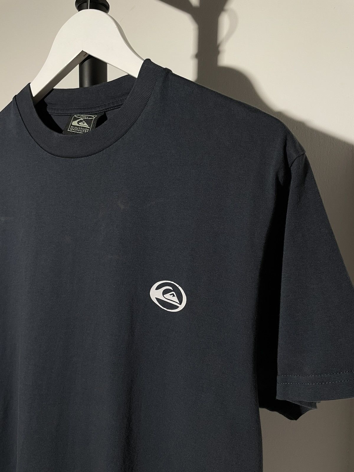 Quiksilver × Vintage Vintage 90s Quicksilver Surf Wear T-Shirt Size US S / EU 44-46 / 1 - 9 Thumbnail