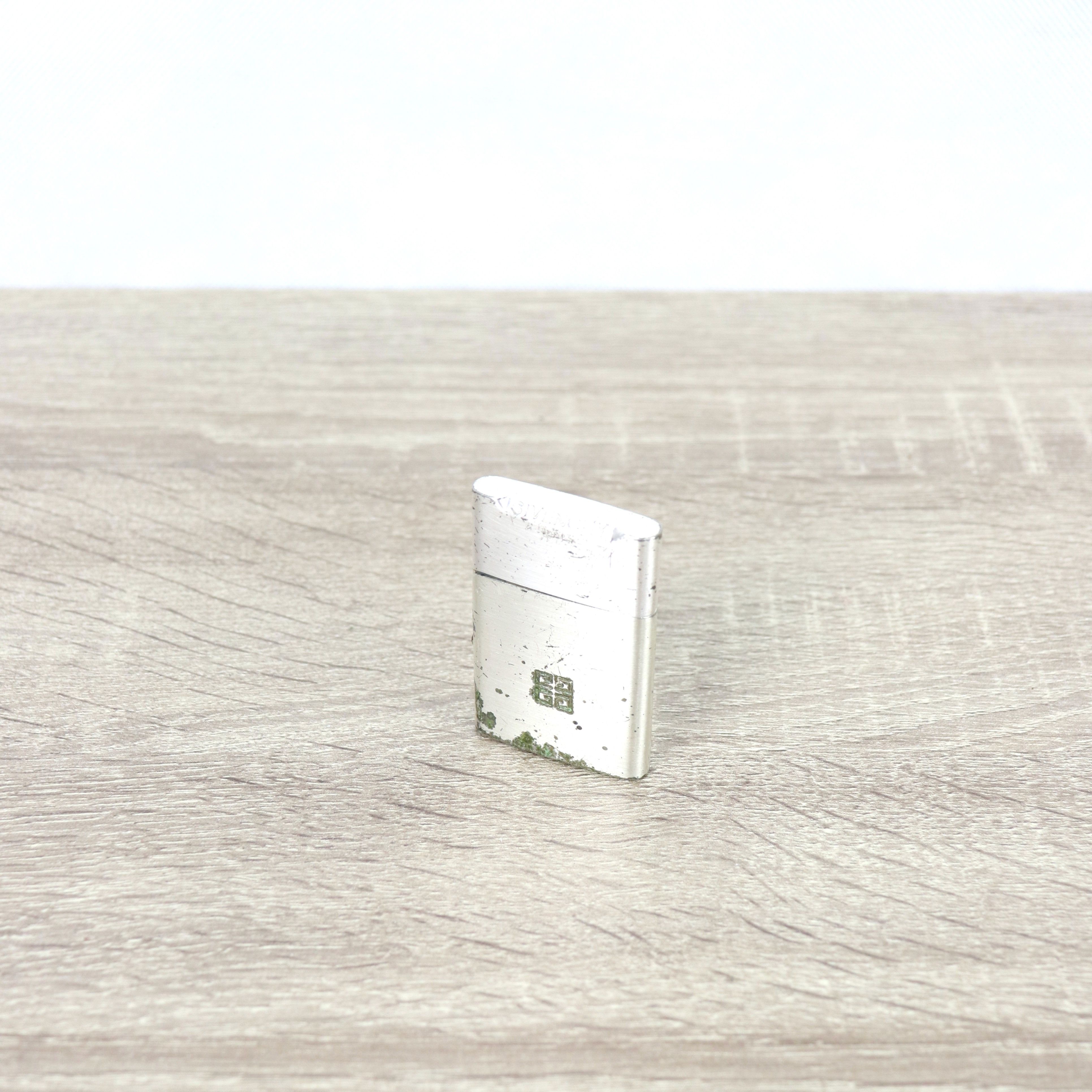 Givenchy × Vintage givenchy vintage lighter Size ONE SIZE - 1 Thumbnail