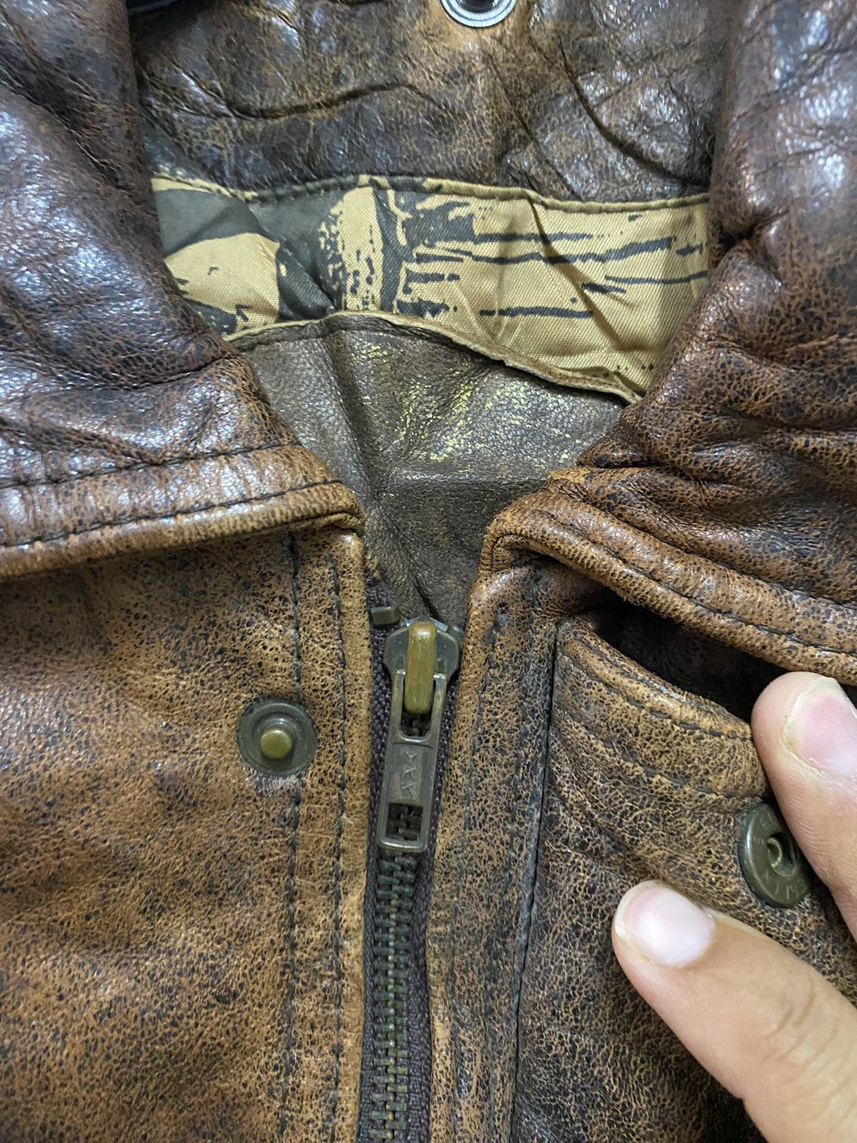 Vintage 🔥Vintage🔥 Distressed Wind Armor Leather Jacket Size US L / EU 52-54 / 3 - 8 Thumbnail