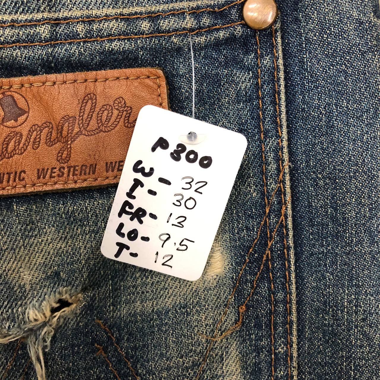 Wrangler P300 VTG WRANGLER BLUE BELL RIPPED JEANS Size US 32 / EU 48 - 18 Thumbnail