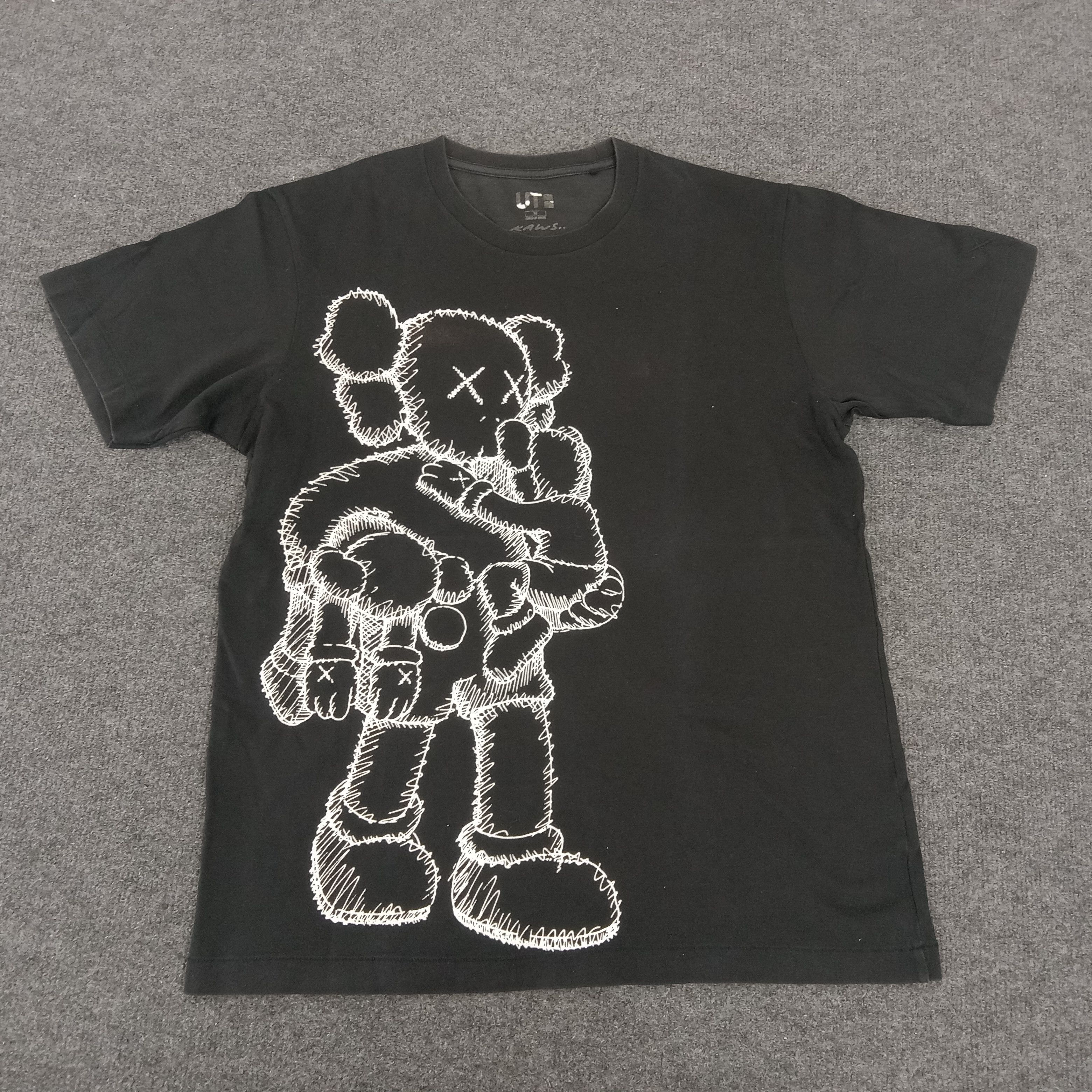 Japanese Brand × Kaws × Uniqlo Uniqlo x Kaws Japanese Brand Big Print Tshirt Size US M / EU 48-50 / 2 - 1 Thumbnail