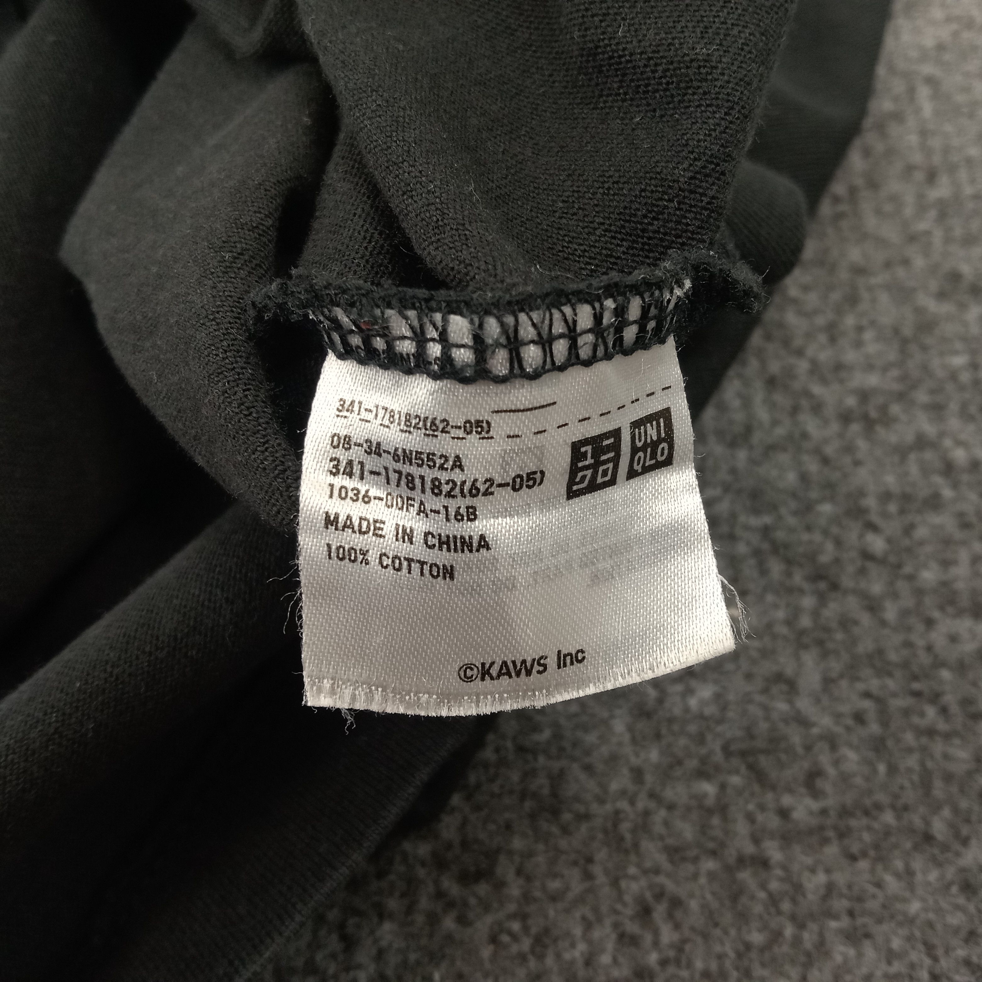 Japanese Brand × Kaws × Uniqlo Uniqlo x Kaws Japanese Brand Big Print Tshirt Size US M / EU 48-50 / 2 - 9 Thumbnail