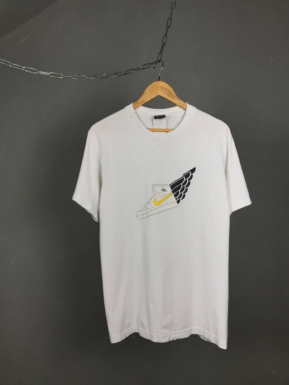 Jordan Brand × Vintage Jordan vintage streetwear center logo tee Size US S / EU 44-46 / 1 - 1 Thumbnail