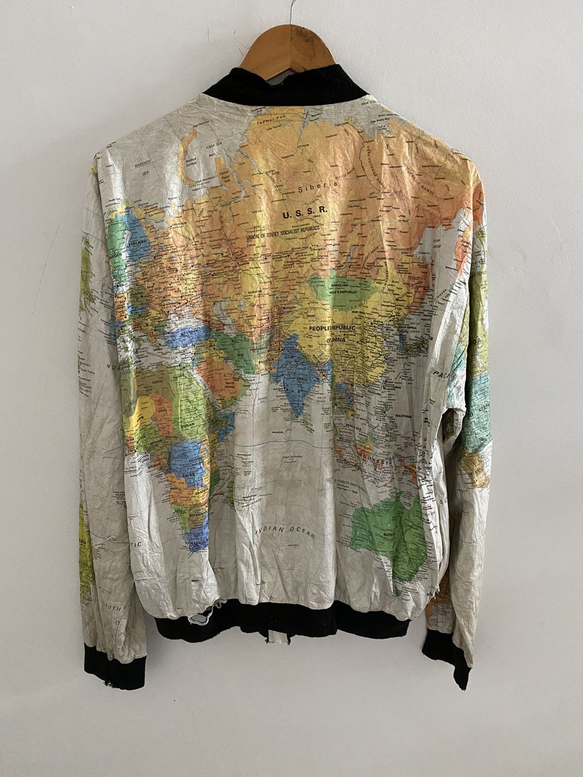 Band Tees × Vintage Vintage made in usa Rare 80s World Map Kurt Cobain Nirvana Size US L / EU 52-54 / 3 - 5 Thumbnail