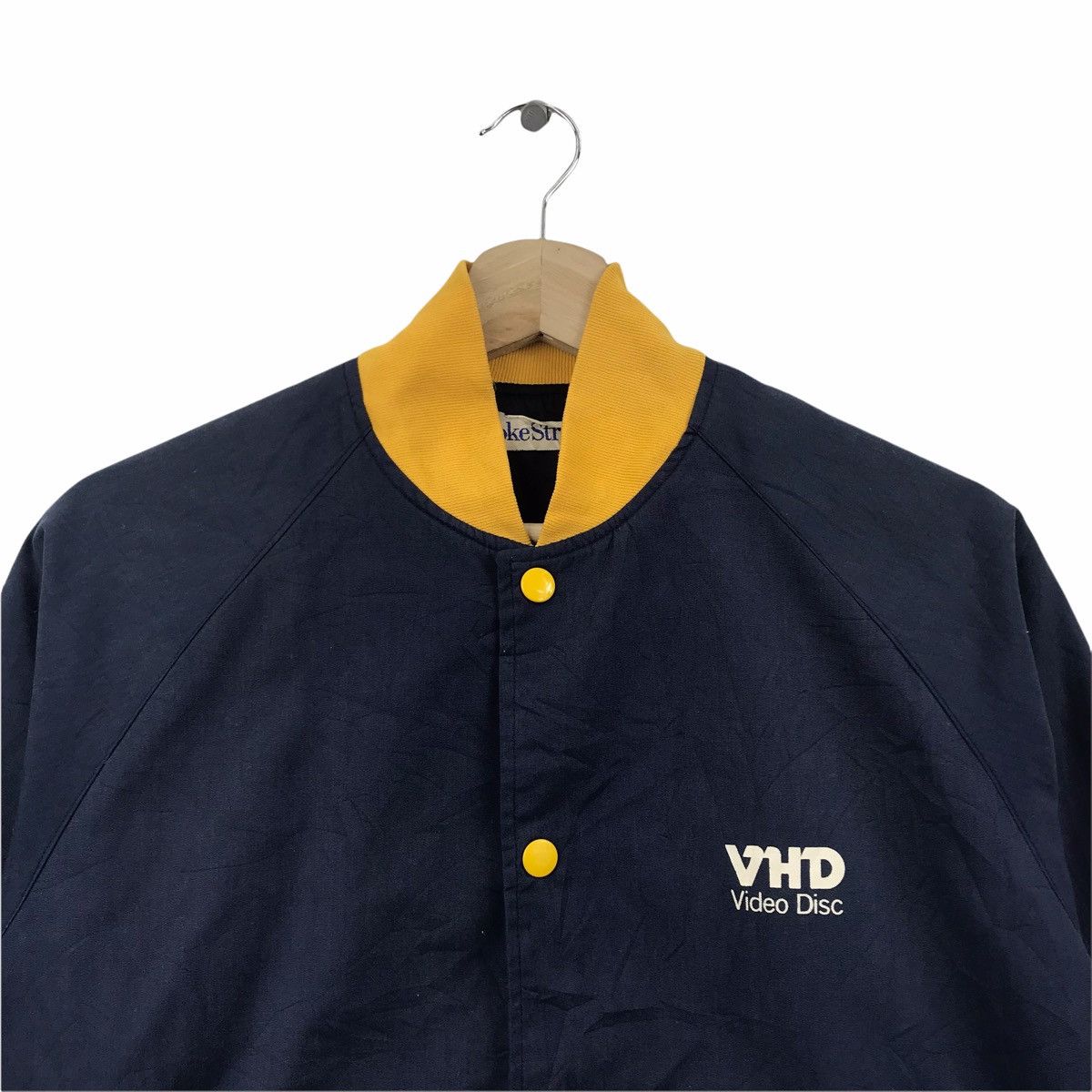 Vintage Vintage VICTOR VHD Video Disc Karaoke Gold 24 Bomber Jacket Size US M / EU 48-50 / 2 - 3 Thumbnail