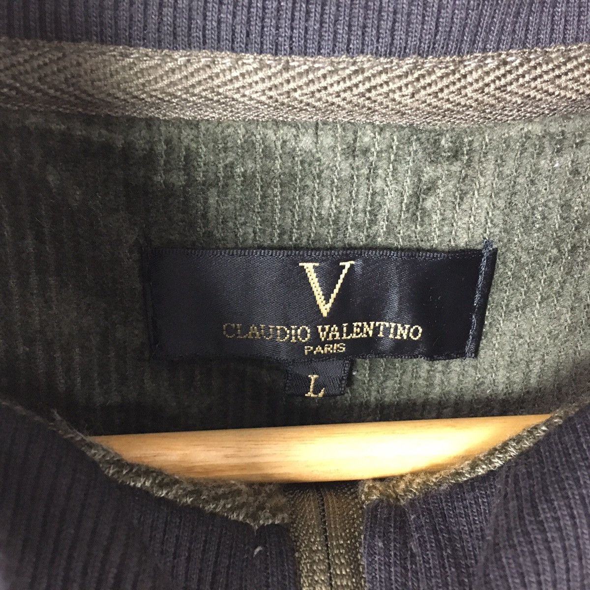 Vintage CLAUDIO VALENTINO PARIS Embroidered Half Zipper Sweatshirt Size US L / EU 52-54 / 3 - 3 Thumbnail