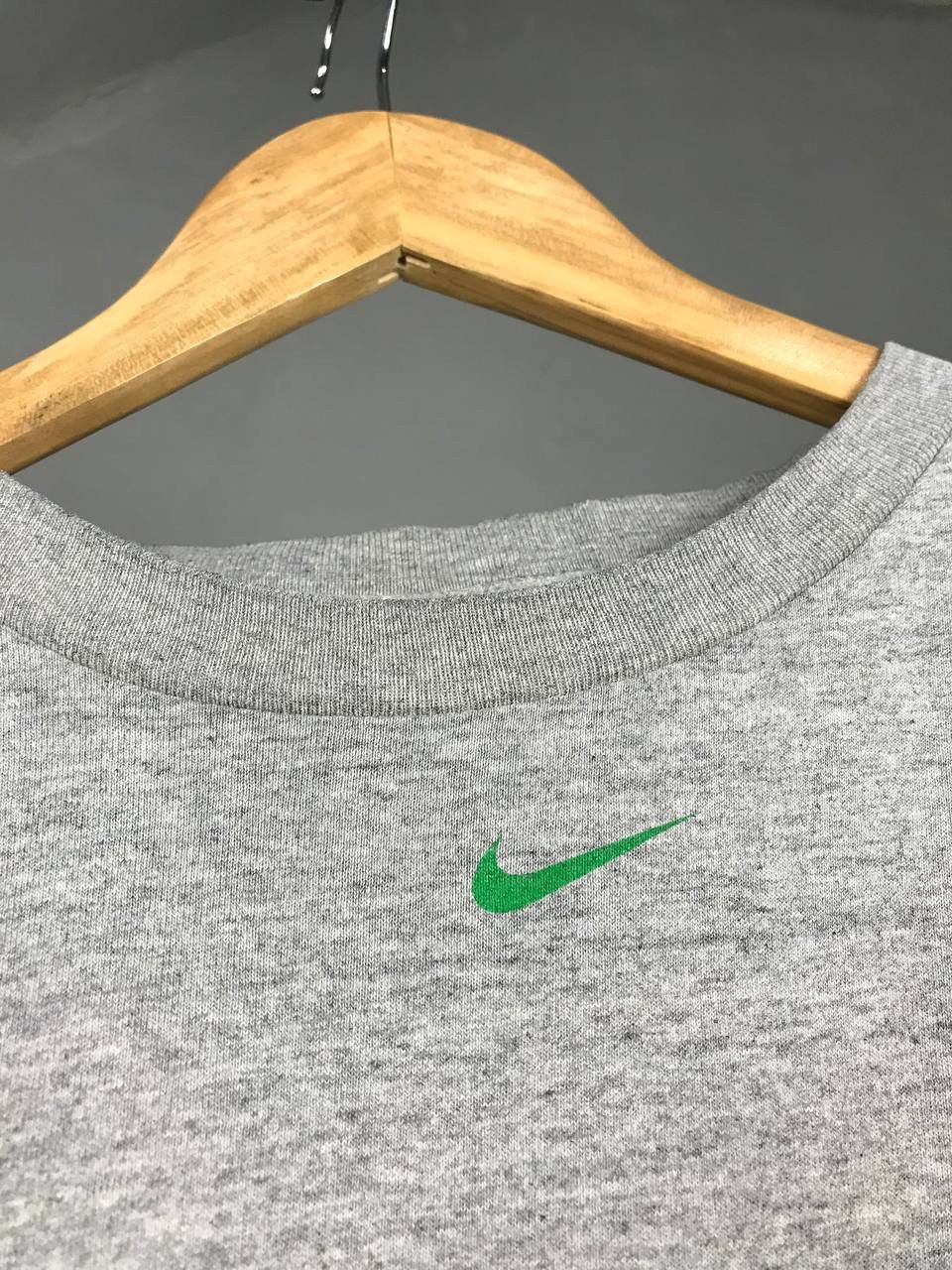 NBA Nike Boston Celtics vintage swoosh NBA center logo tee Size US M / EU 48-50 / 2 - 6 Thumbnail