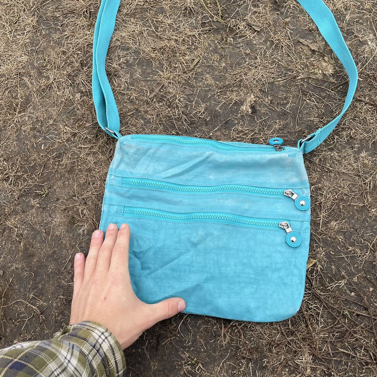 Vintage Vintage Y2K Light Blue Nylon Crossbody Bag Streetwear OS Size ONE SIZE - 3 Thumbnail