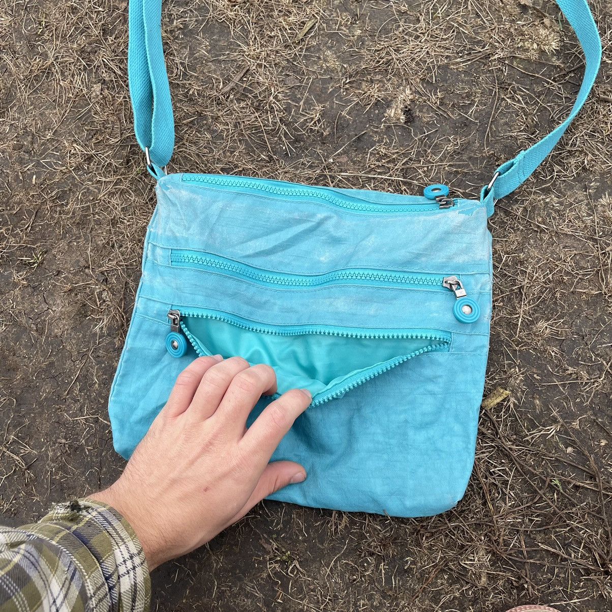 Vintage Vintage Y2K Light Blue Nylon Crossbody Bag Streetwear OS Size ONE SIZE - 4 Thumbnail