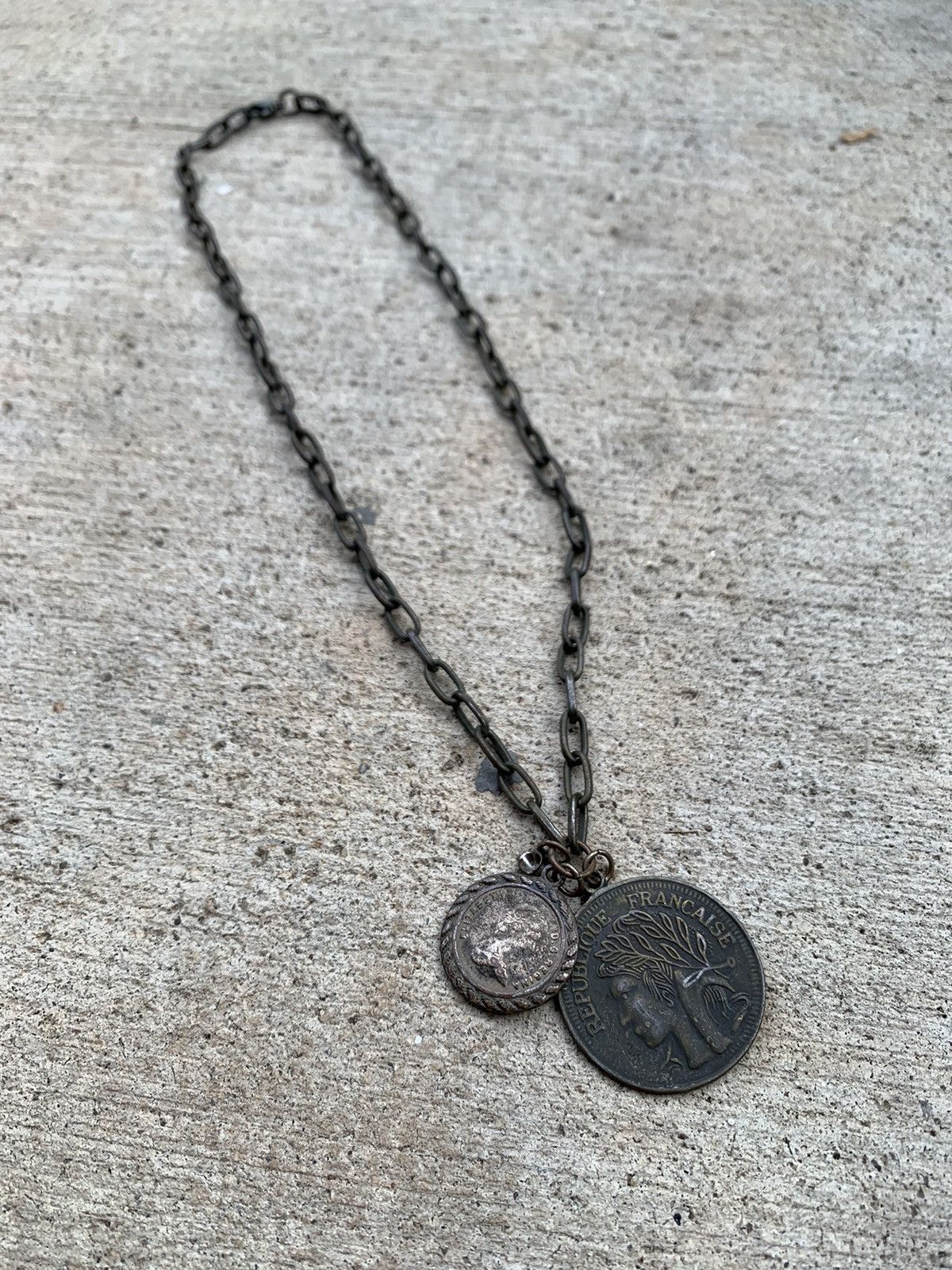 Jewelry REP FRANCAISE X QUEEN ELIZABETH 1951 CHAIN COIN NECKLACE Size ONE SIZE - 1 Thumbnail
