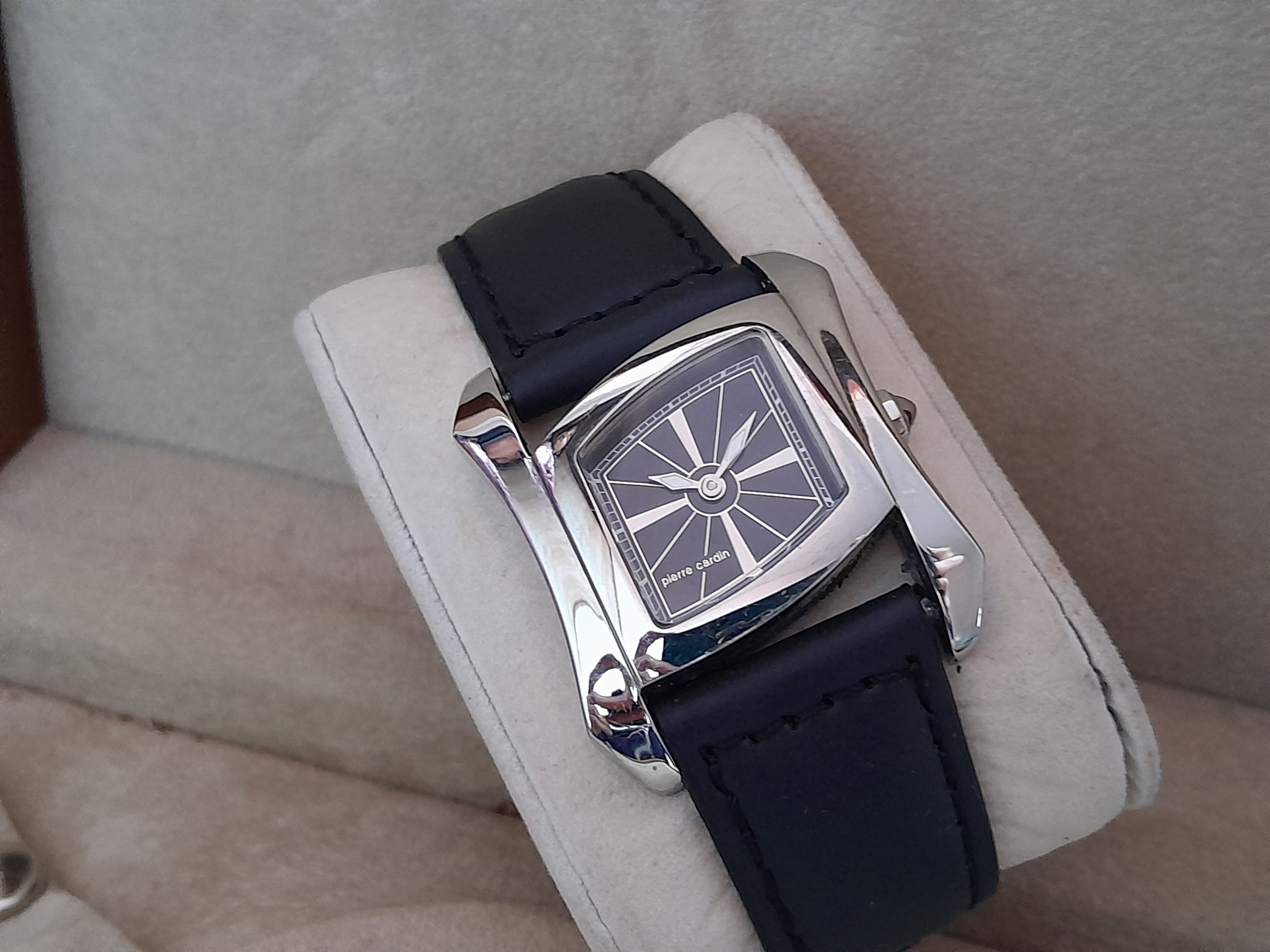 image of Pierre Cardin Watch Vintage Watch Unisexe Quartz 1990S in Black, Men's
