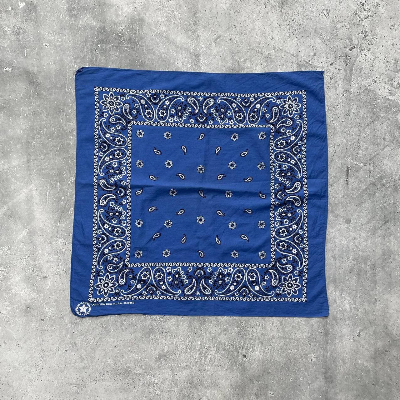 Vintage Vintage Blue White Paisley Bandana Made In USA Size ONE SIZE - 1 Thumbnail