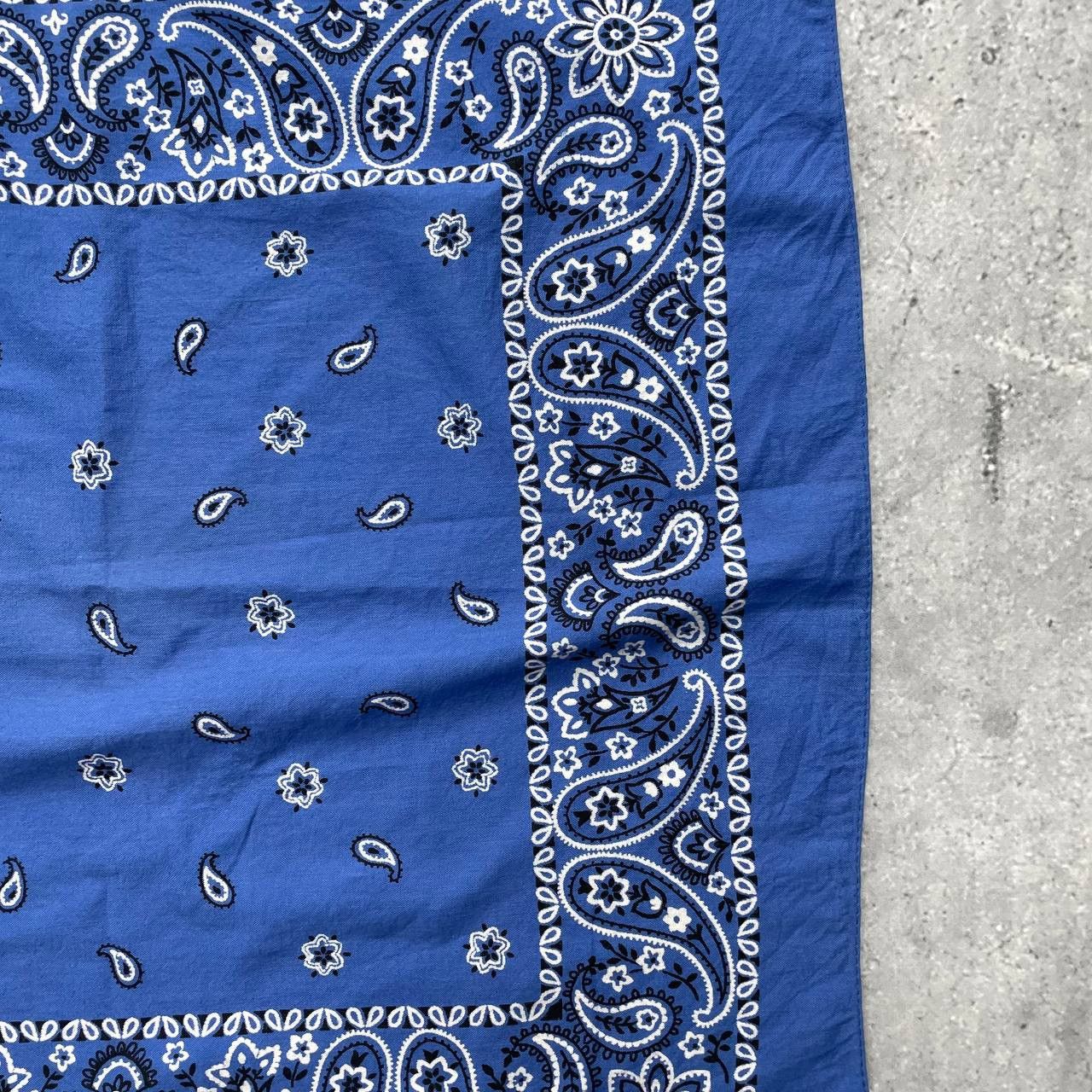 Vintage Vintage Blue White Paisley Bandana Made In USA Size ONE SIZE - 6 Thumbnail